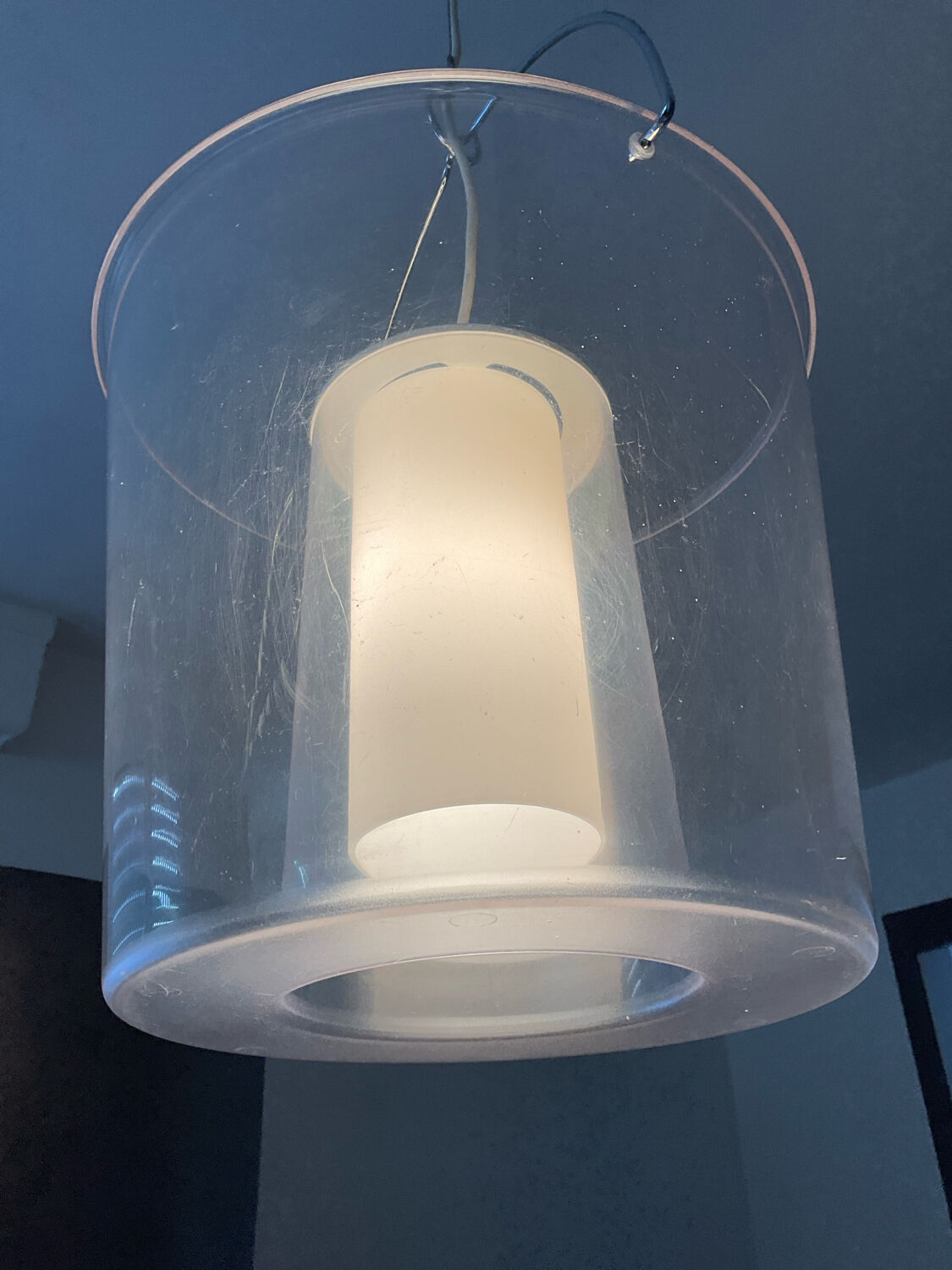 Suspension vintage en opaline et plexiglas