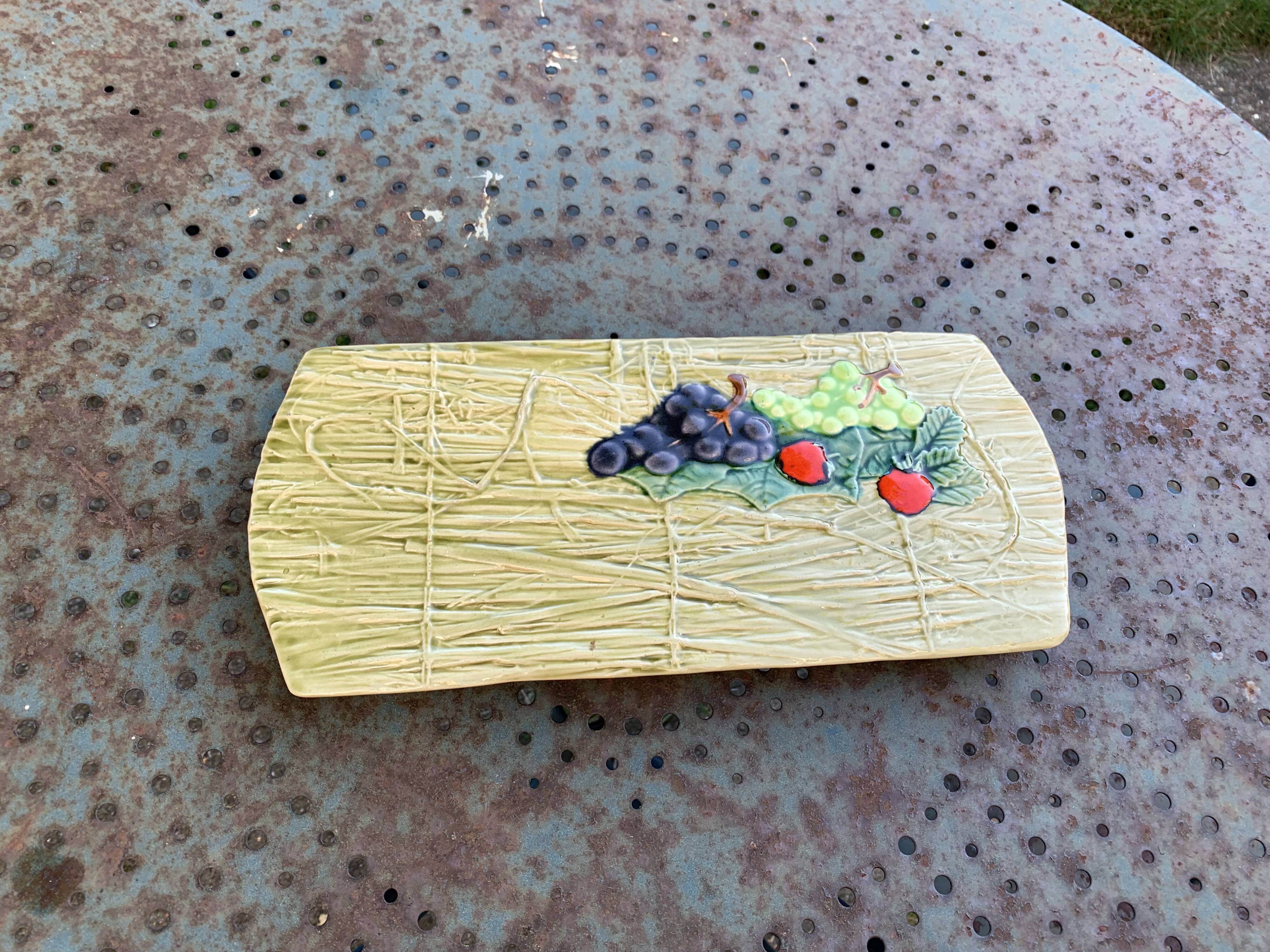 Rectangular cake dish in enameled ceramic, slip, fruit model, straw effect, vintage