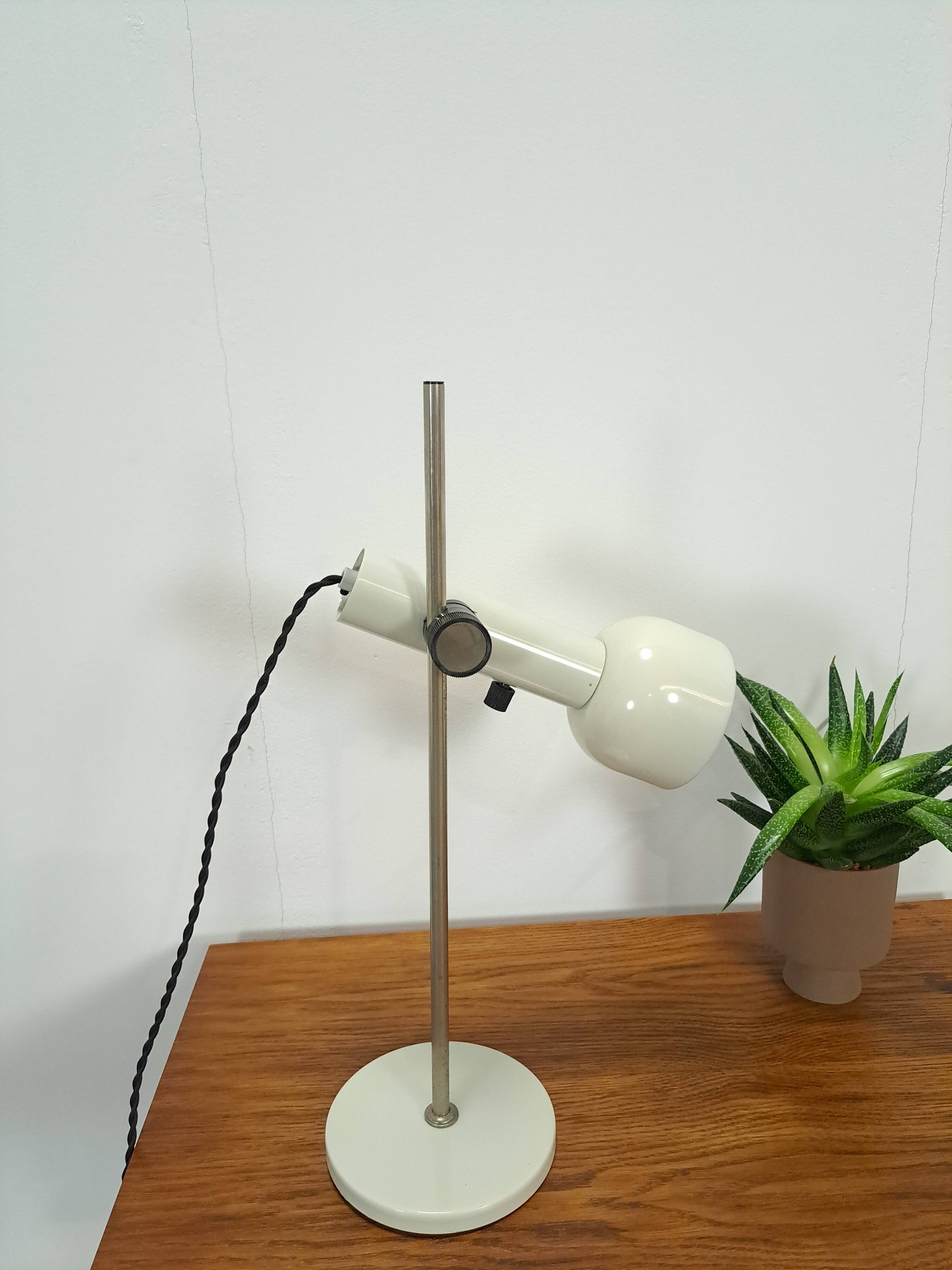 Wit metalen bureaulamp, tafellamp
