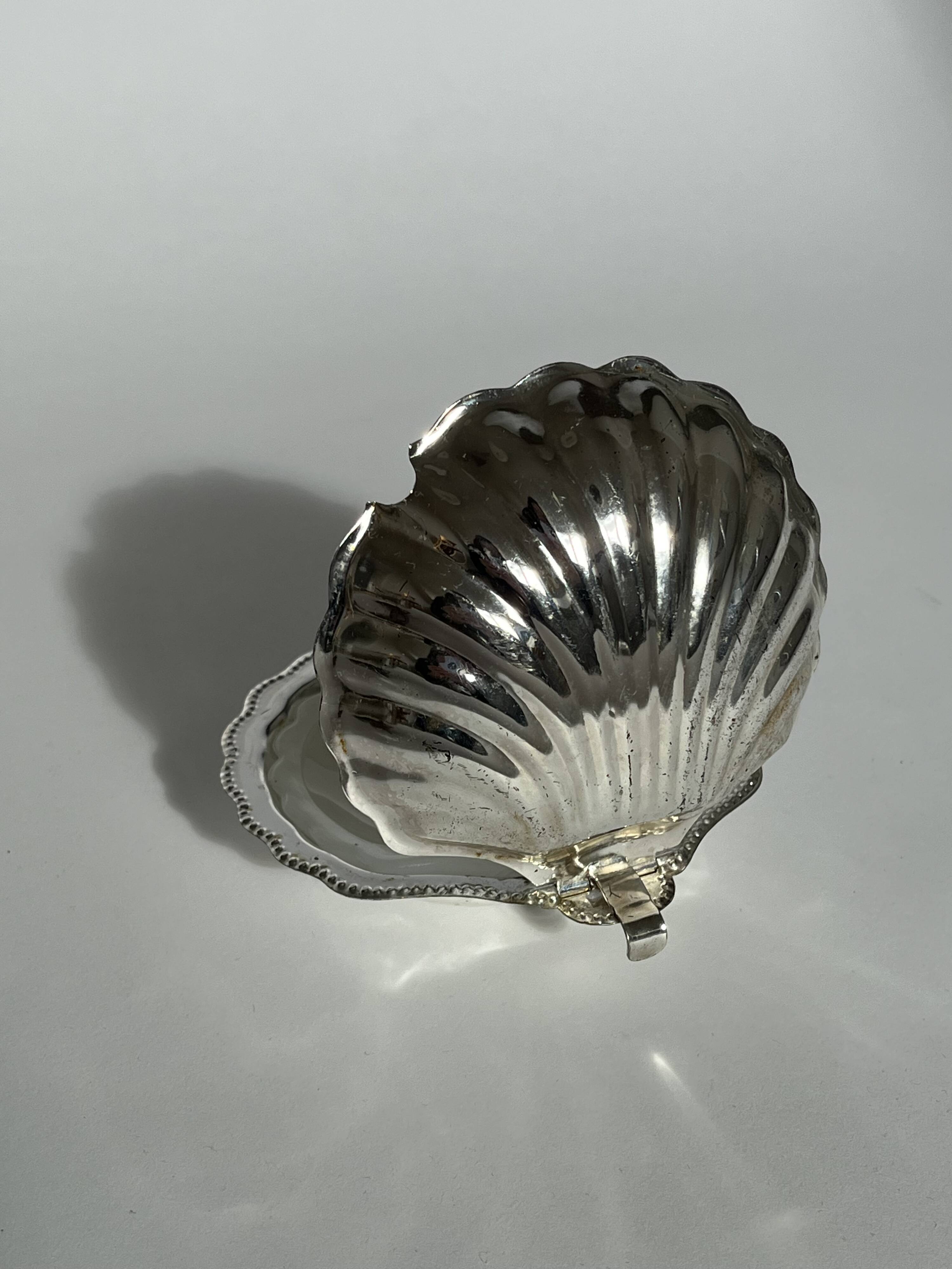 Beurrier en forme de coquillage