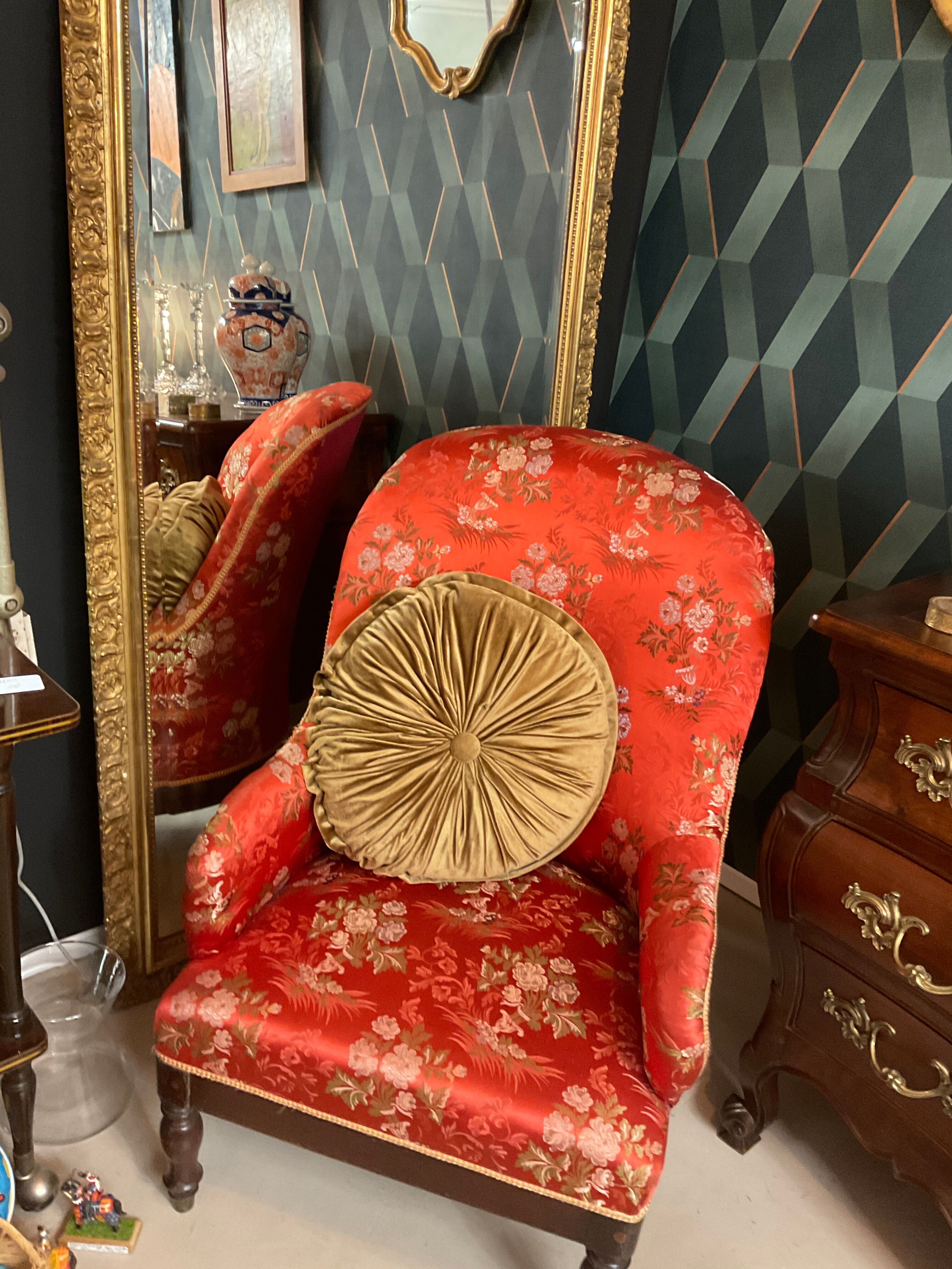 Round cushion in bronze velvet