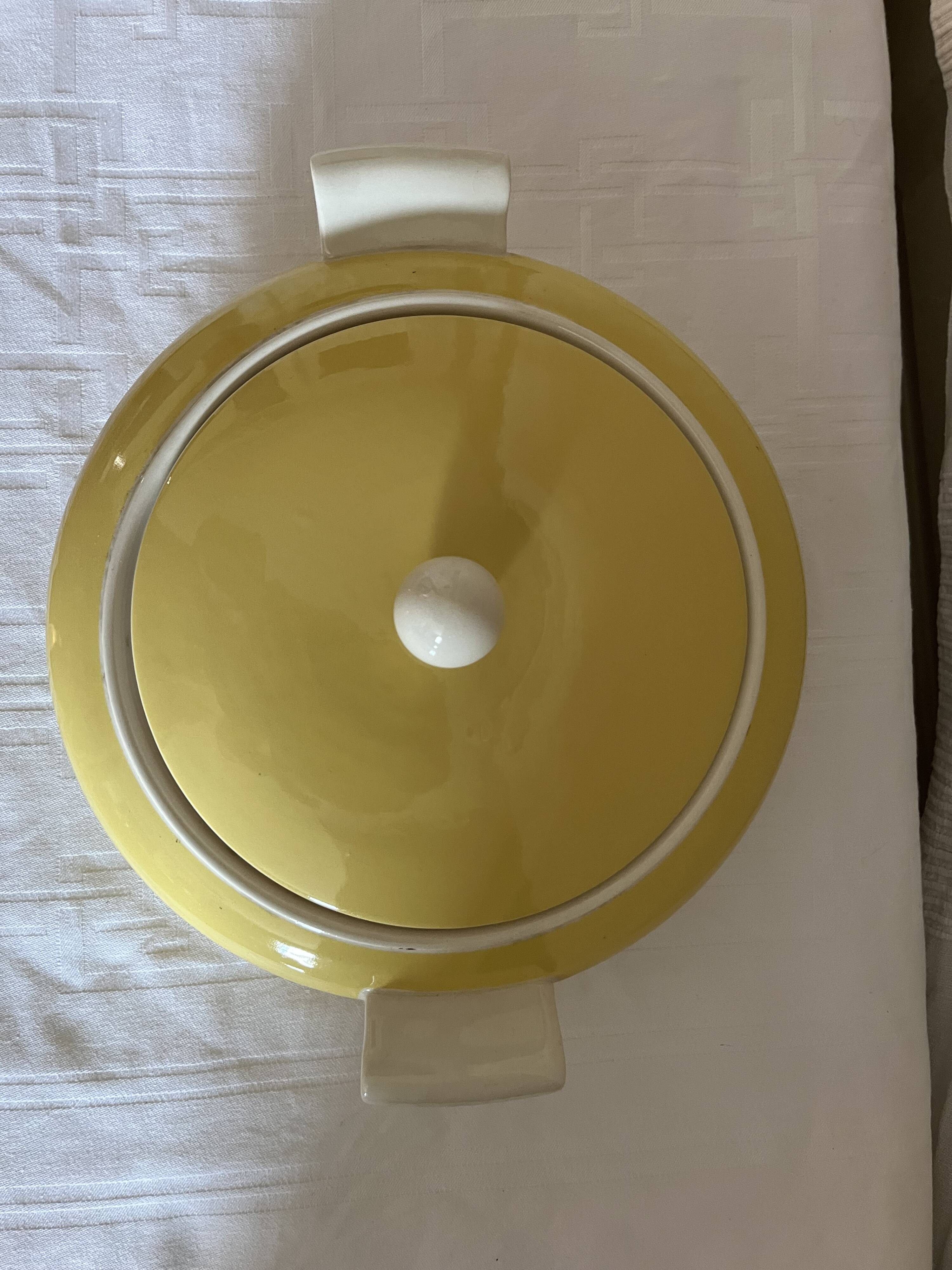 Soup tureen