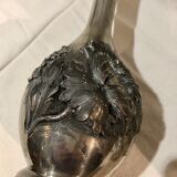 Vase en étain décor fleurs. Signé A. Thévenin