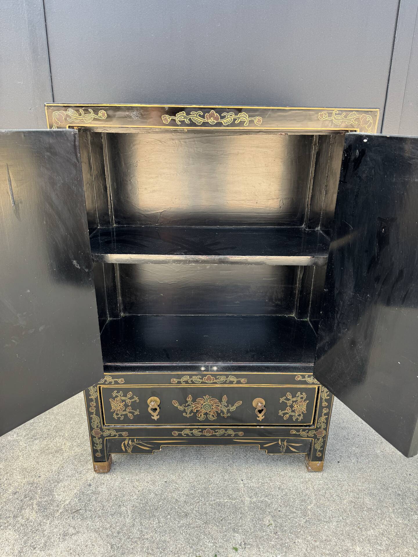 Vintage lacquered Chinese furniture Tianjin