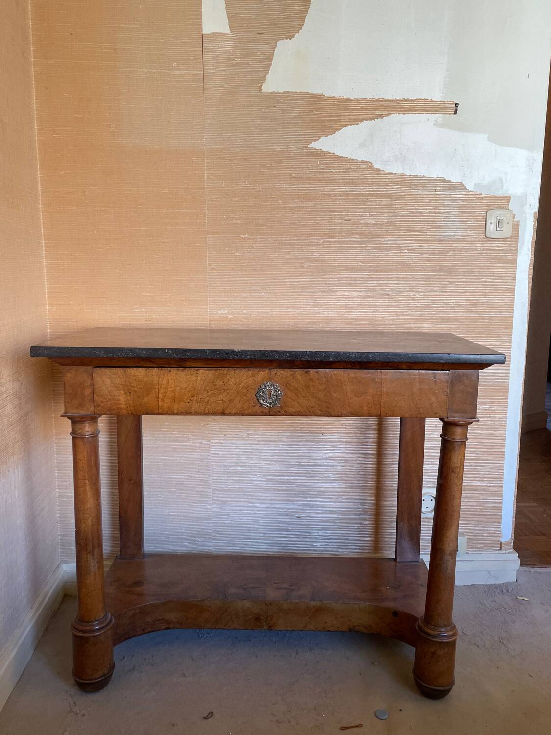 Console ancienne style Louis Philippe en bois et plateau en marbre