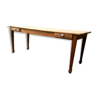 Farm table