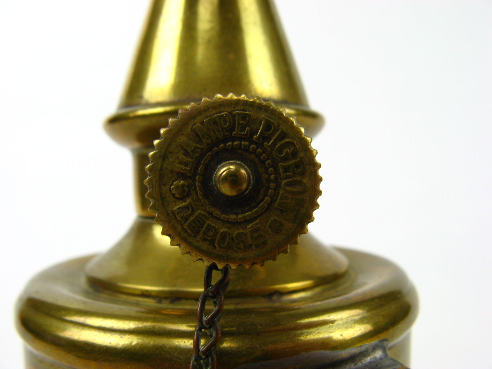 Kerosene pigeon lamp