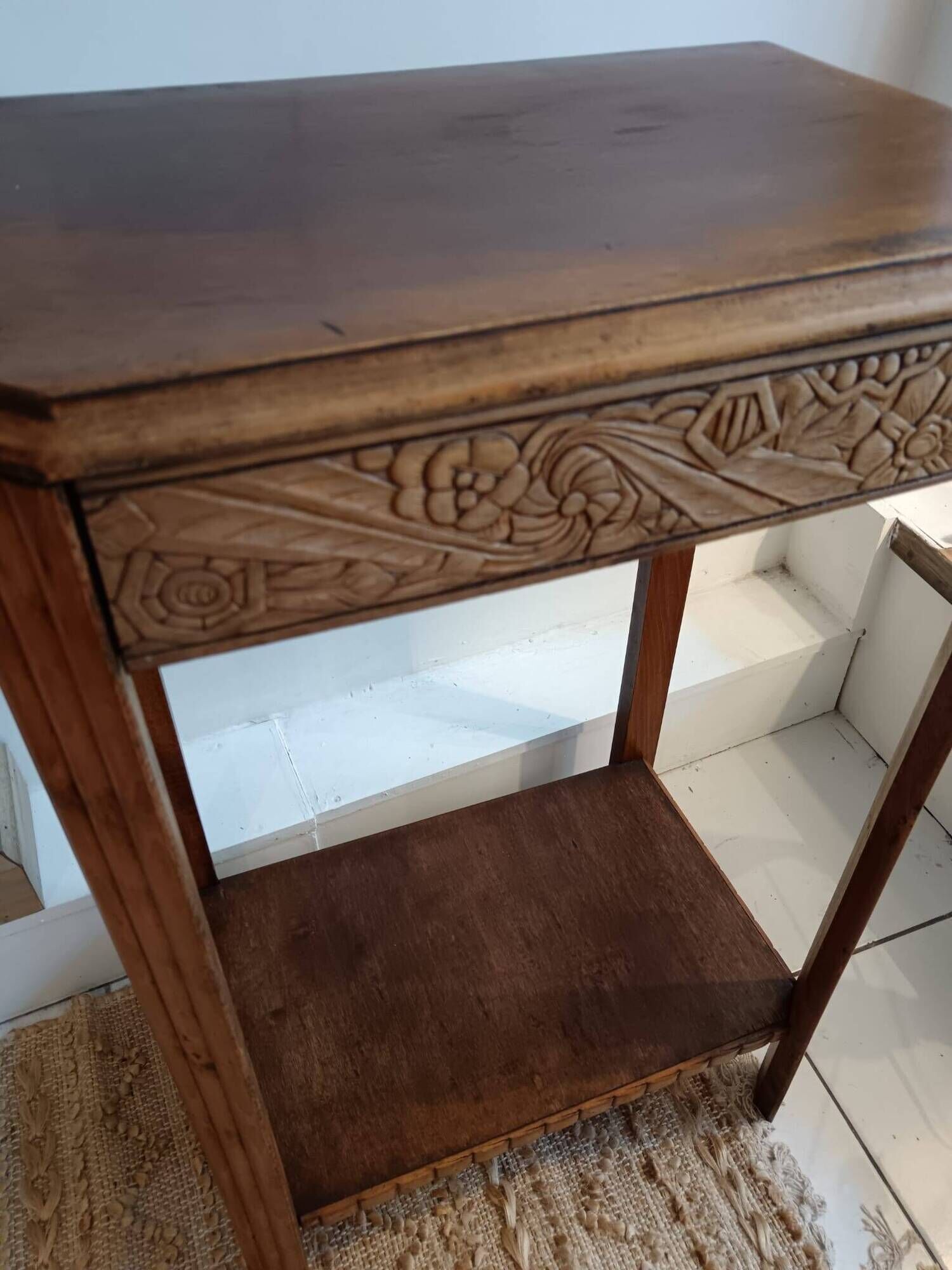 Console 1930s with floral carved motifs