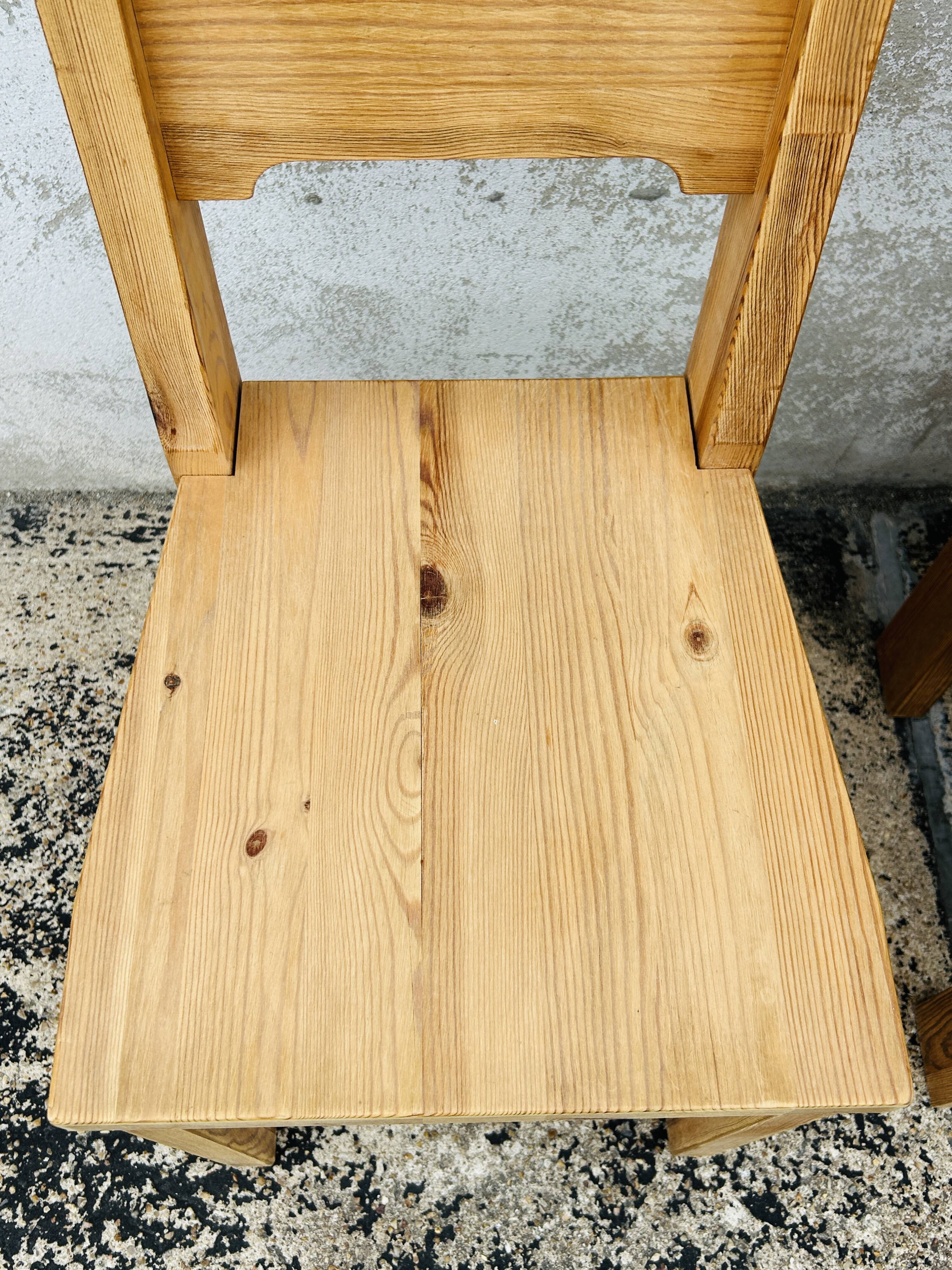 6 chaises brutalistes en pin massif