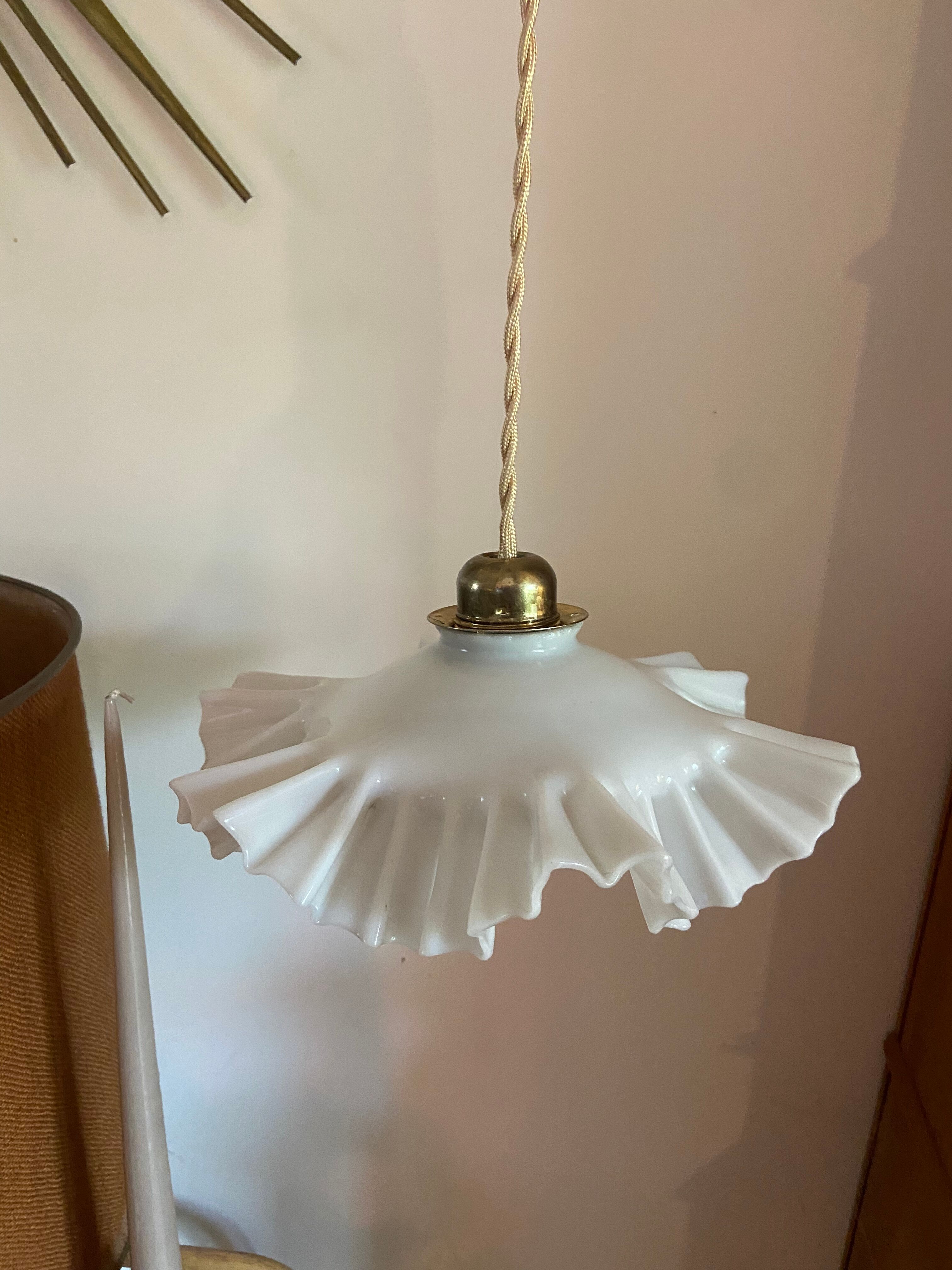 Suspension or walkman in vintage opaline