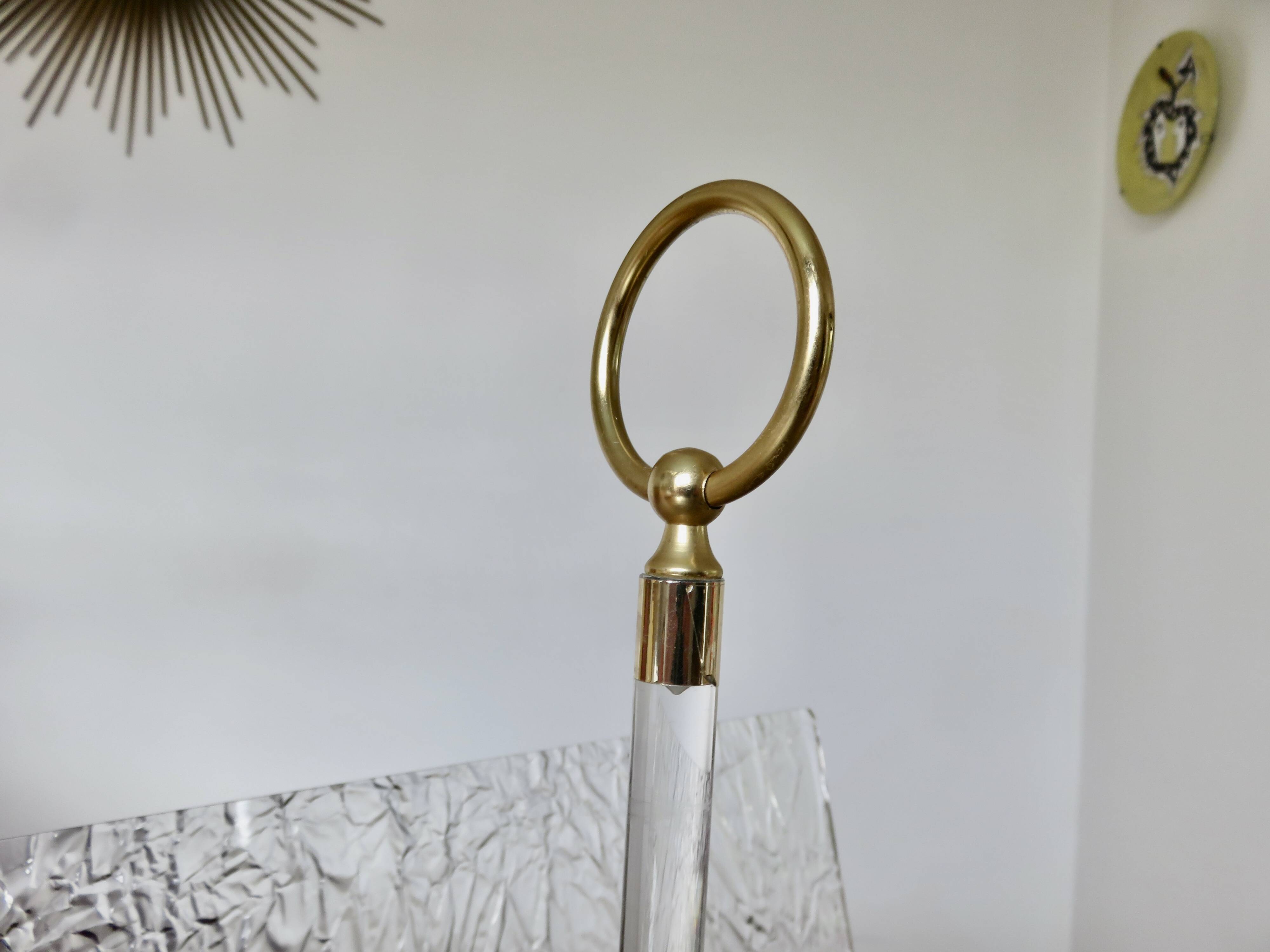 "Roche Bobois" magazine rack in lucite, plexiglass, altuglas and brass, 1970