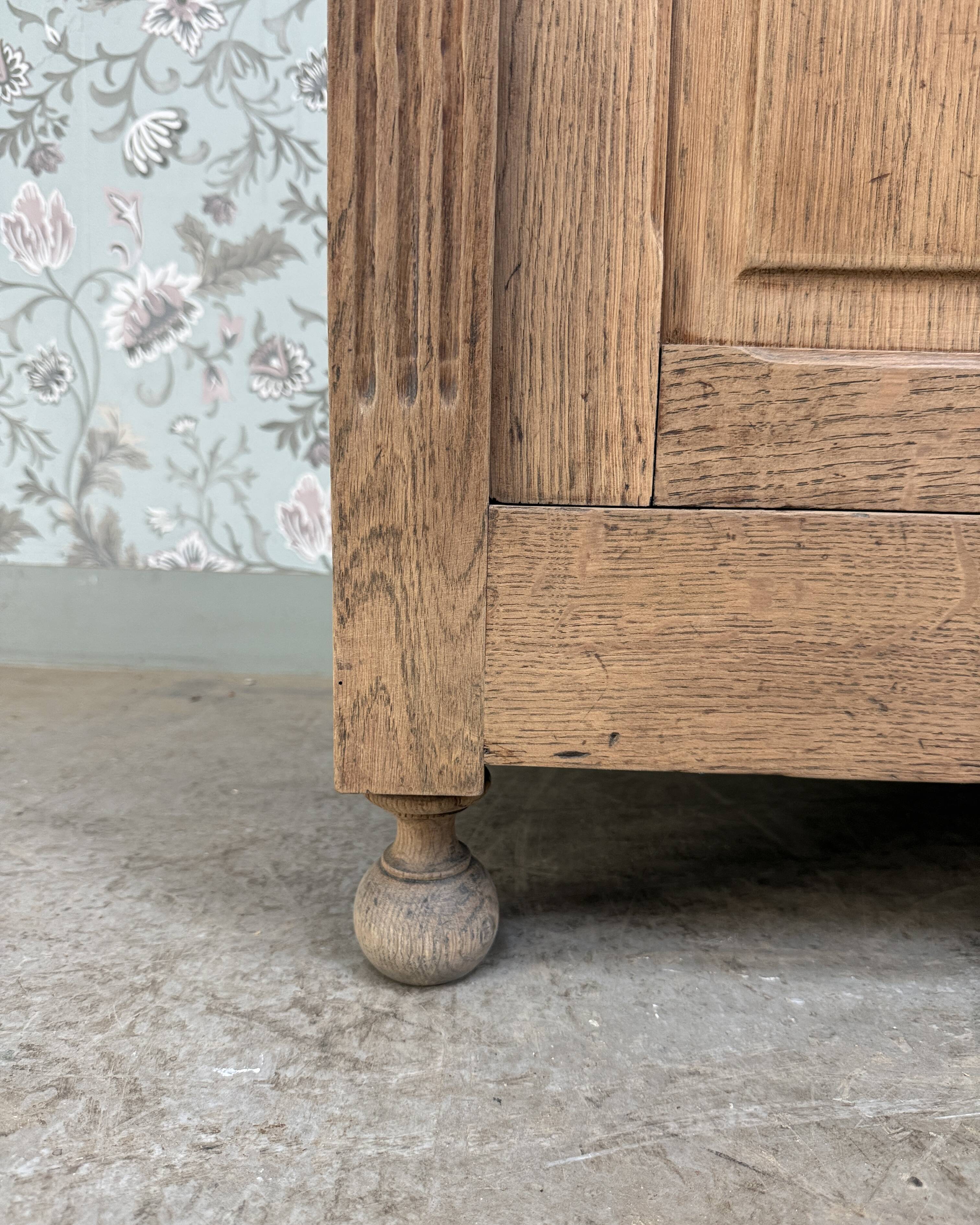 Large antique oak wardrobe (renovated)
