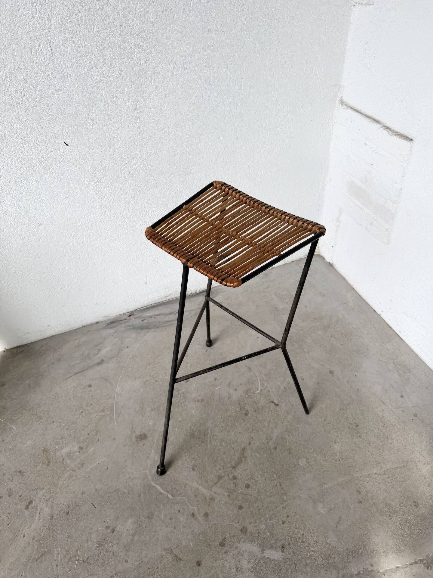 Wicker and metal stool Dennis Lennon 1950