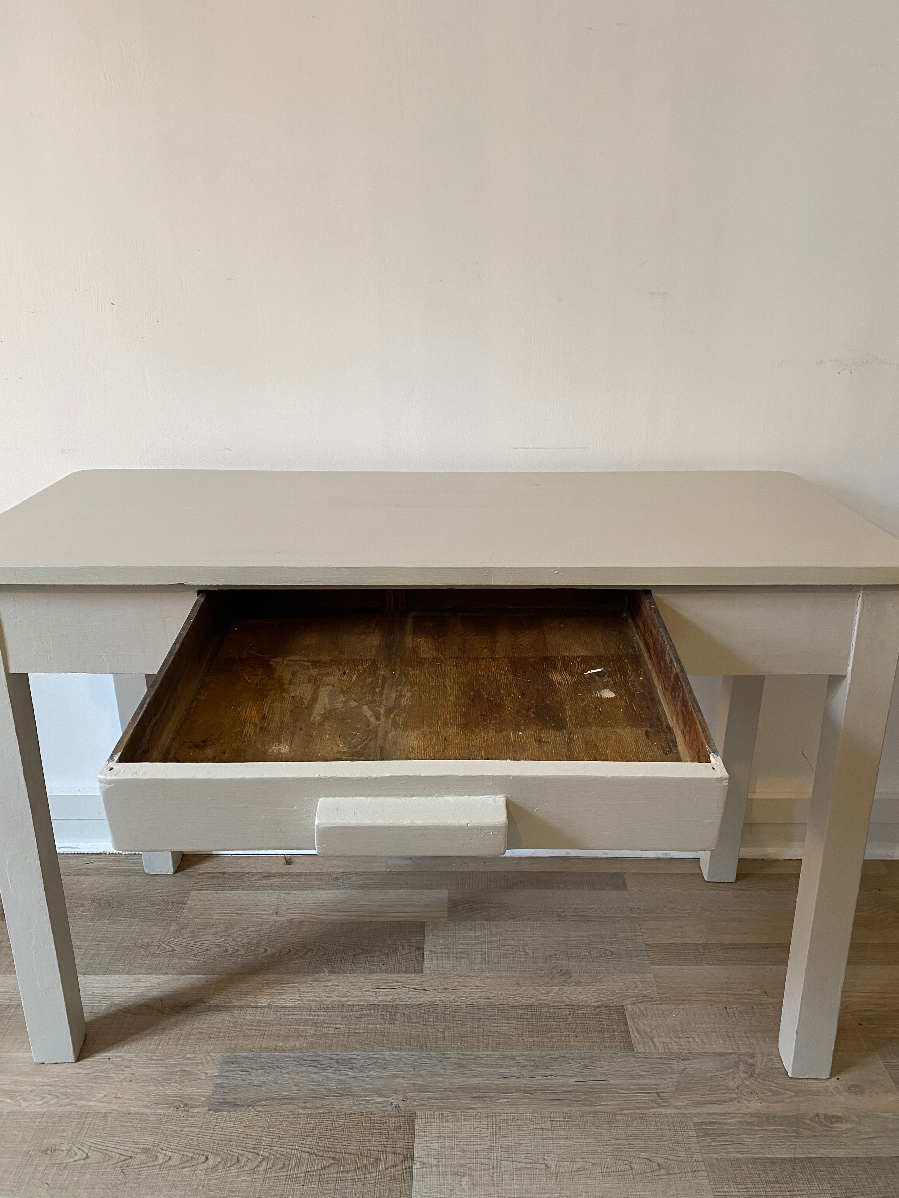 Table / desk