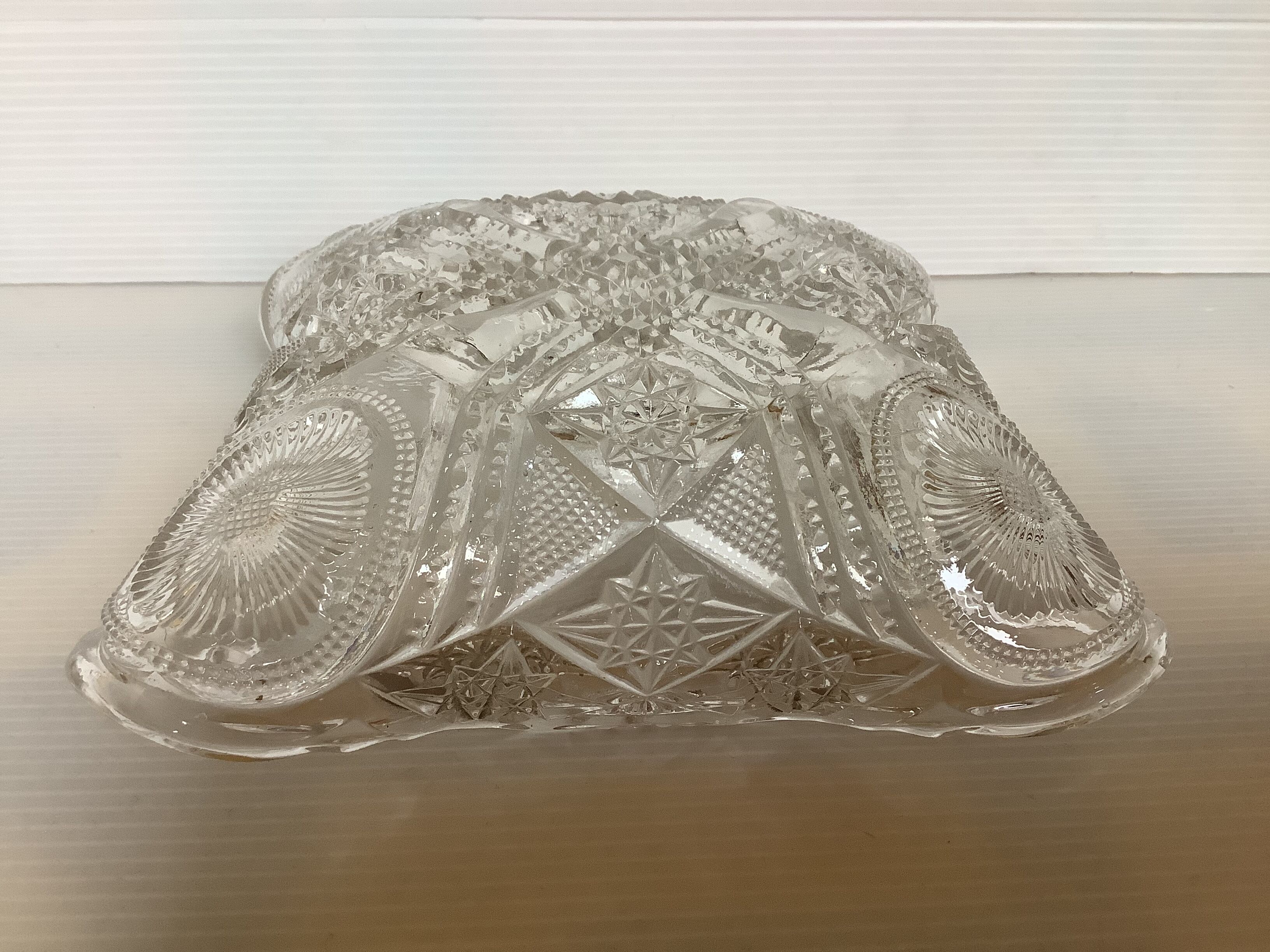 Molded glass empty pocket