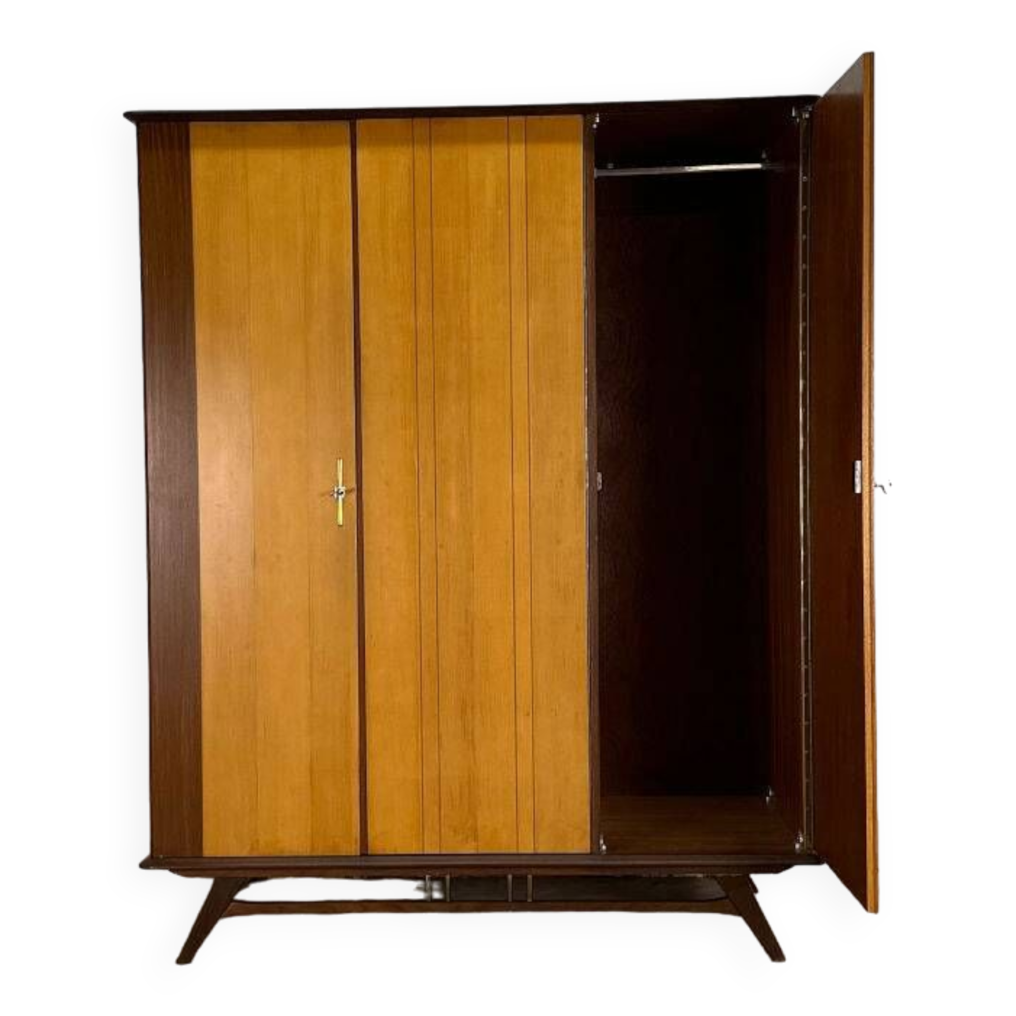 Vintage/mid-century kledingkast.