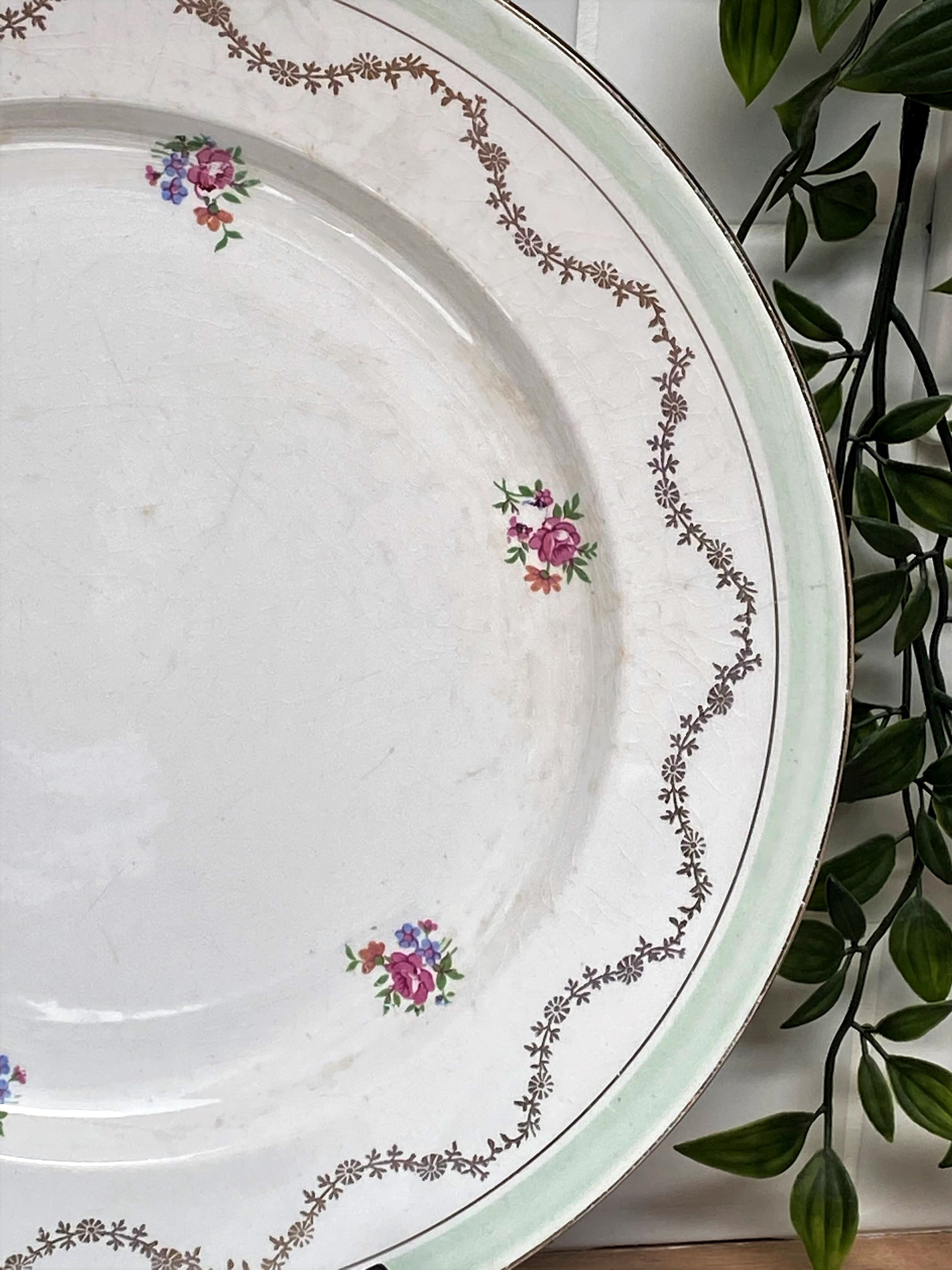 Set of 2 mismatched serving dishes