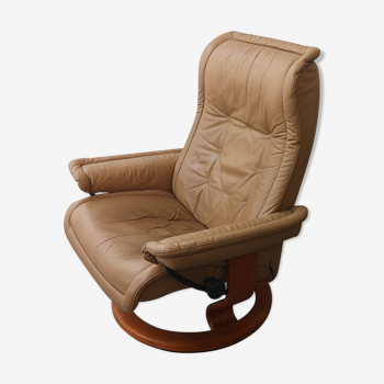 Norwegian leather Ekornes lounge chair