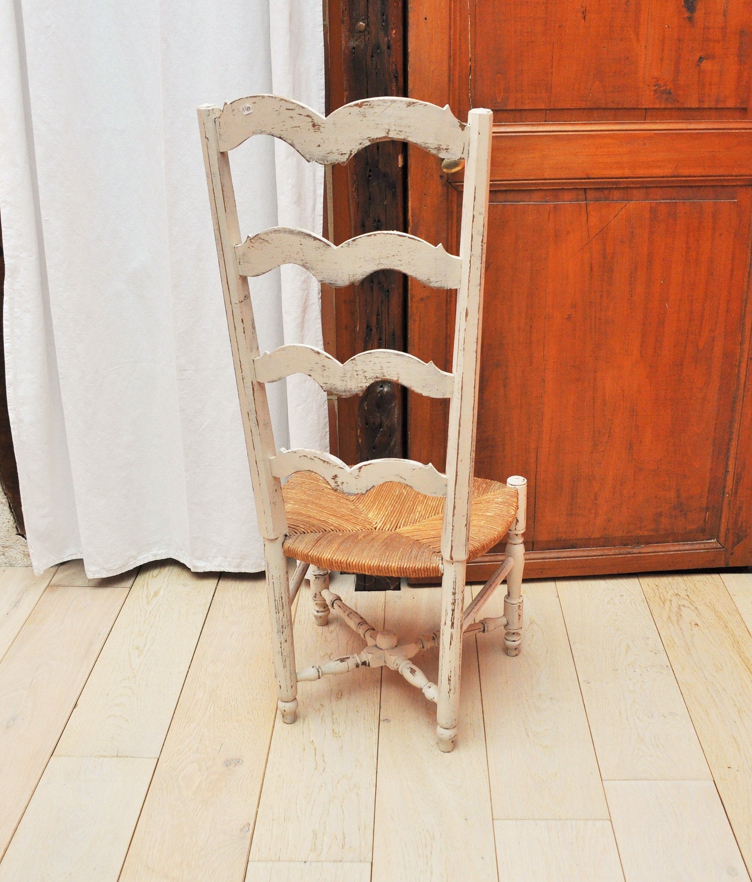 Chair provençale of nanny, mulched, white patina