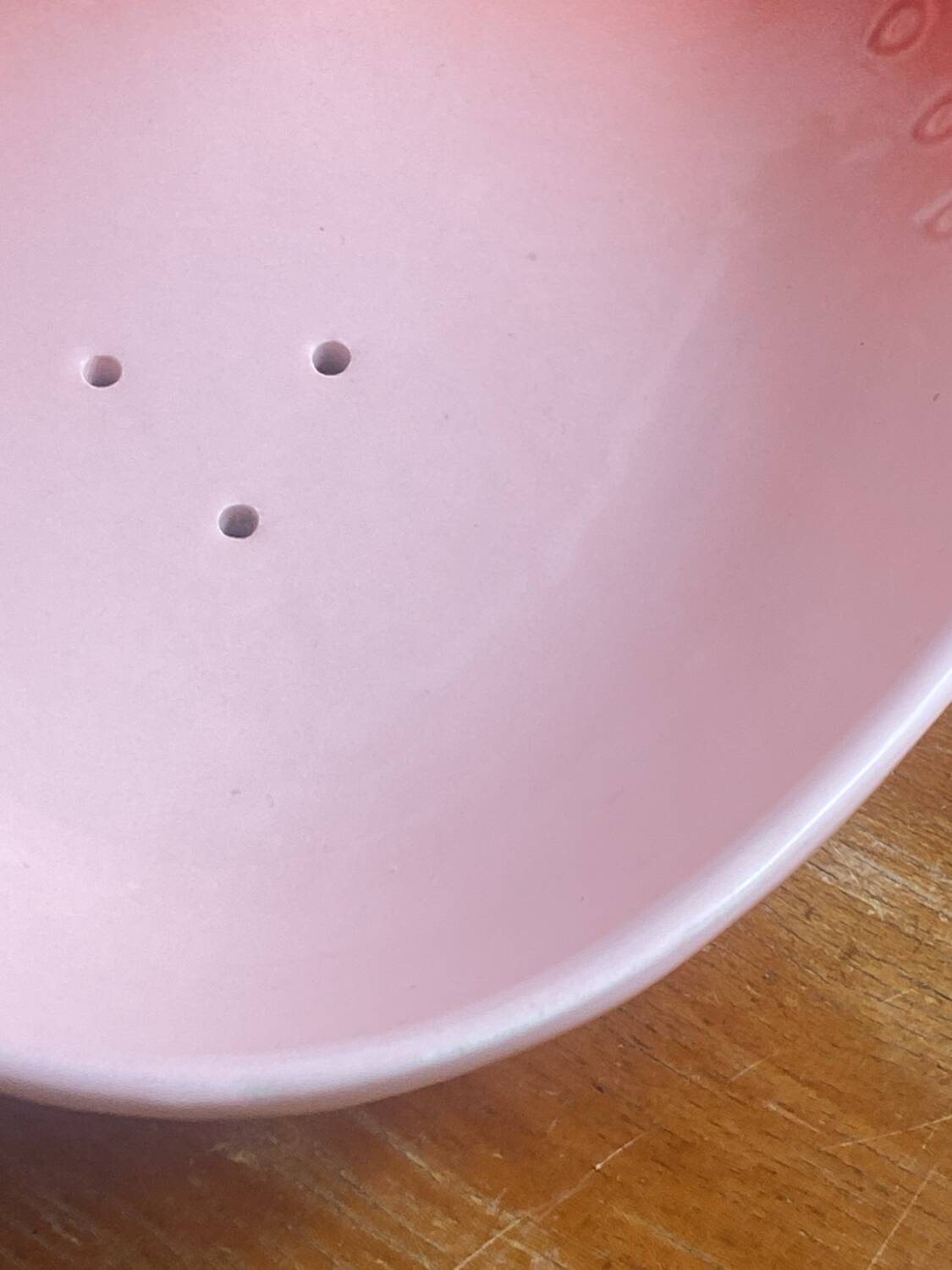 Strawberry-shaped salad bowl in slip