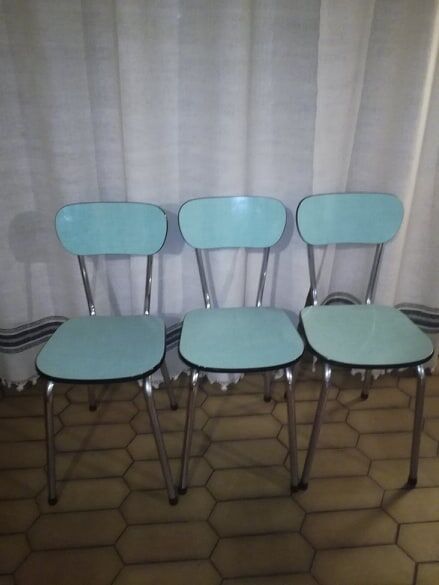 Set table and chairs in formica