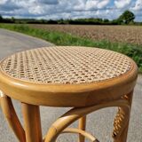 Tabouret haut de bar en bois courbé et cannage