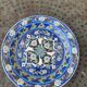 Assiette de collection artisanal, en céramique émaillée avec émaux, signe par Adiguzel Gini, Turquie