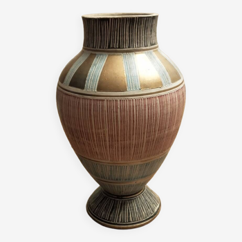 Amphora vase