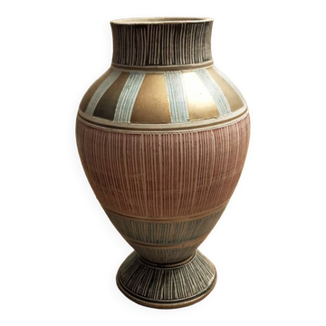 Amphora vase
