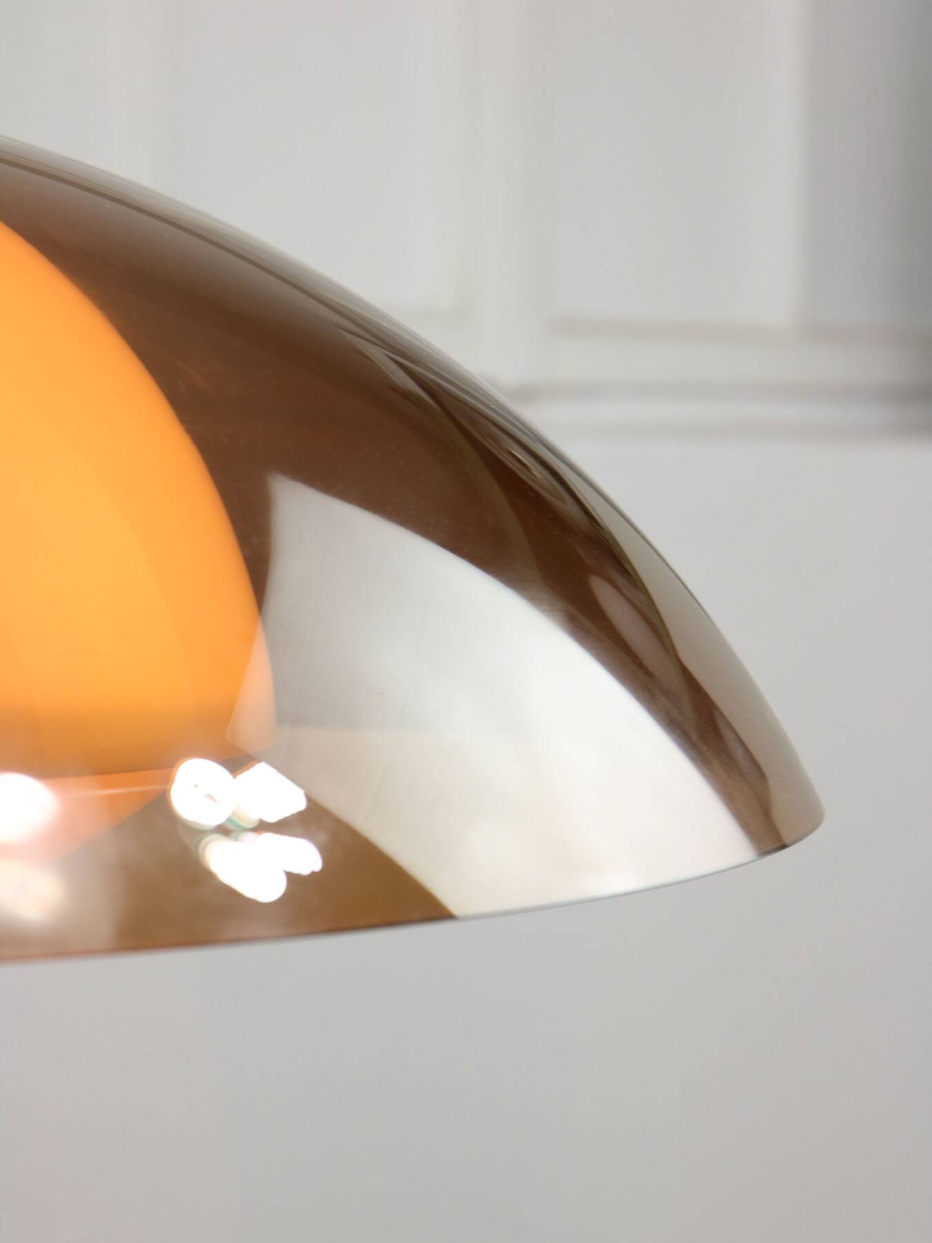 Lampe Space Age en forme d'ovni marron rare de Guzzini, années 1970