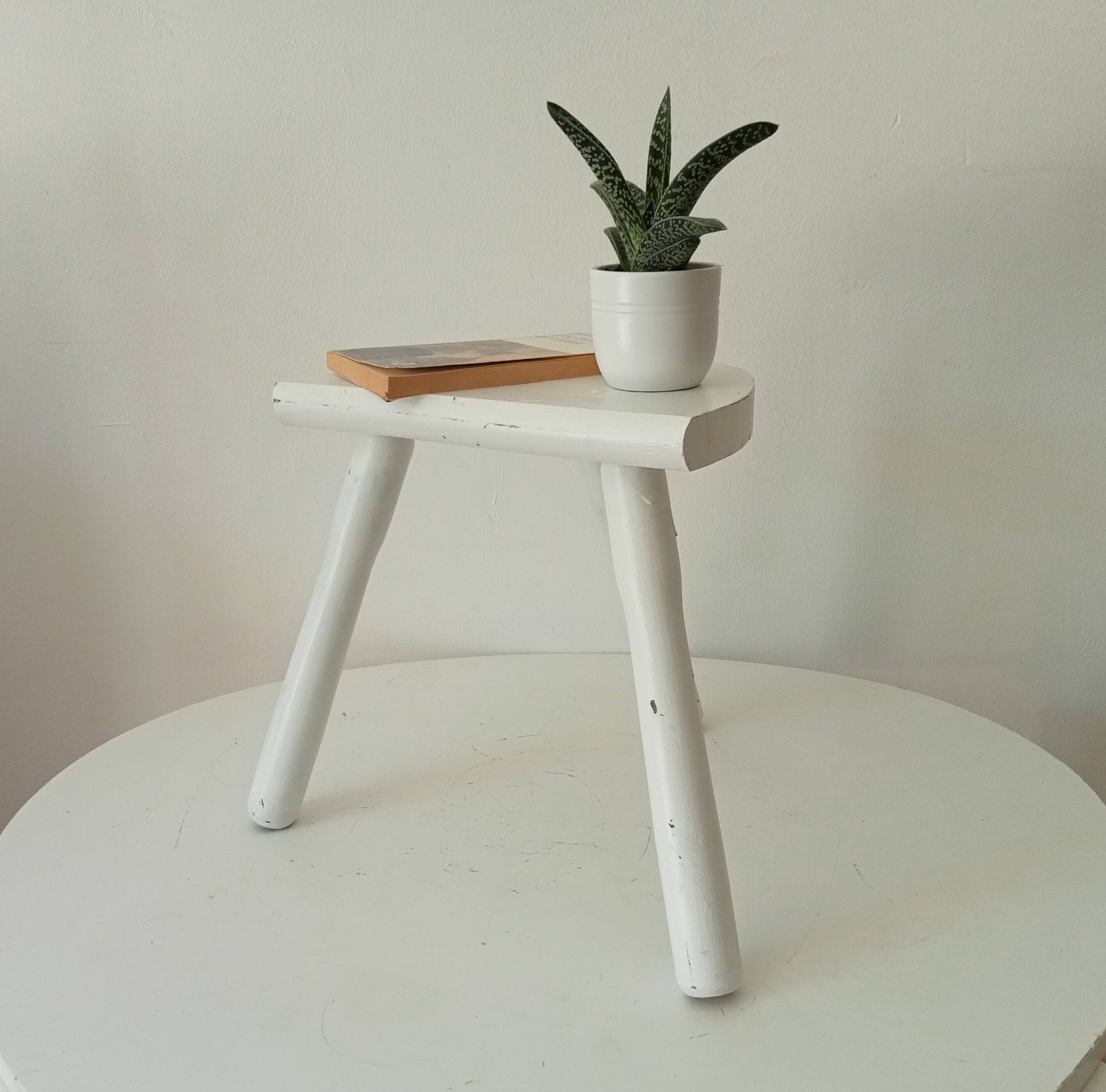 Vintage tripod milking stool