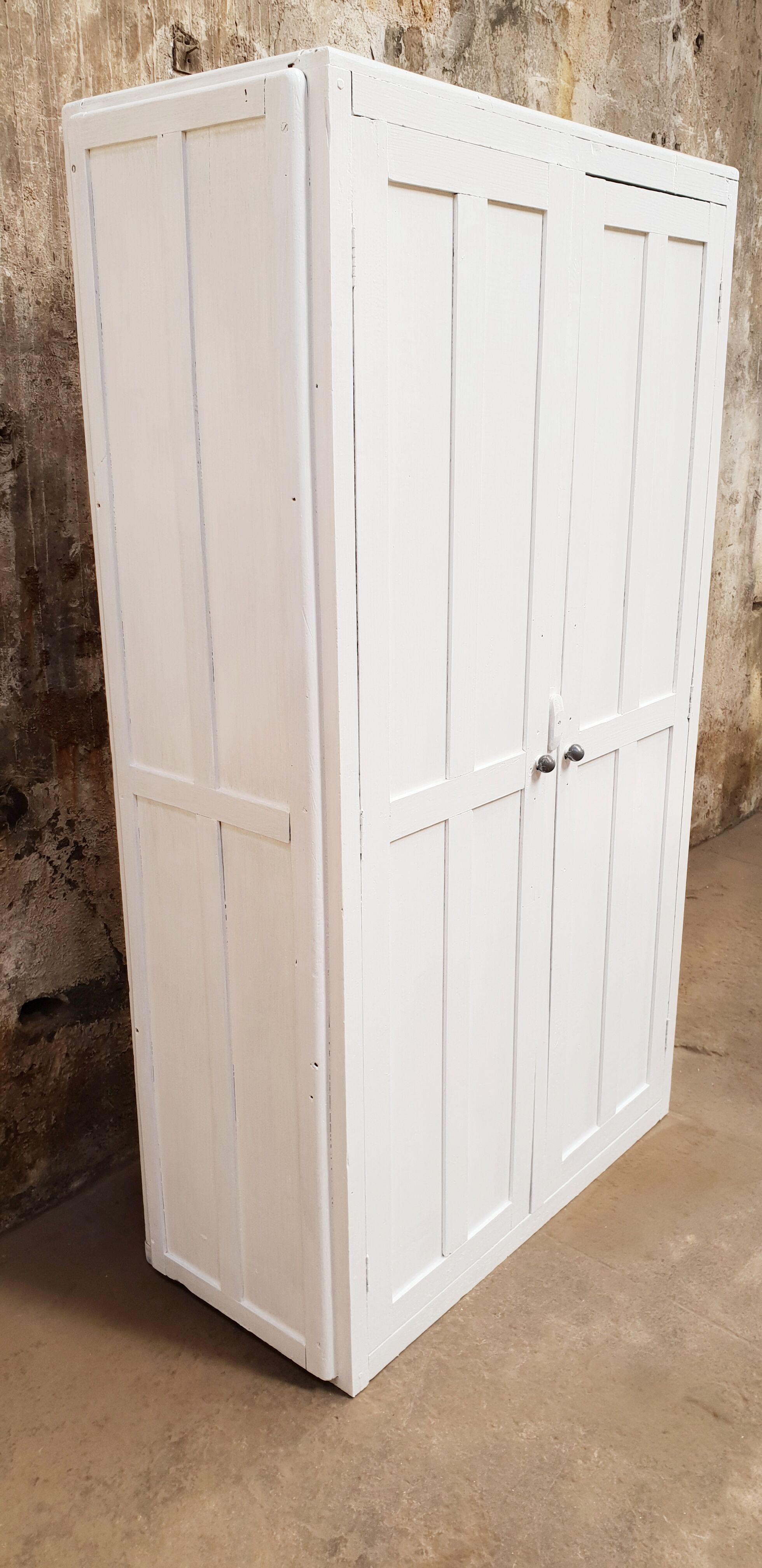 Armoire vintage