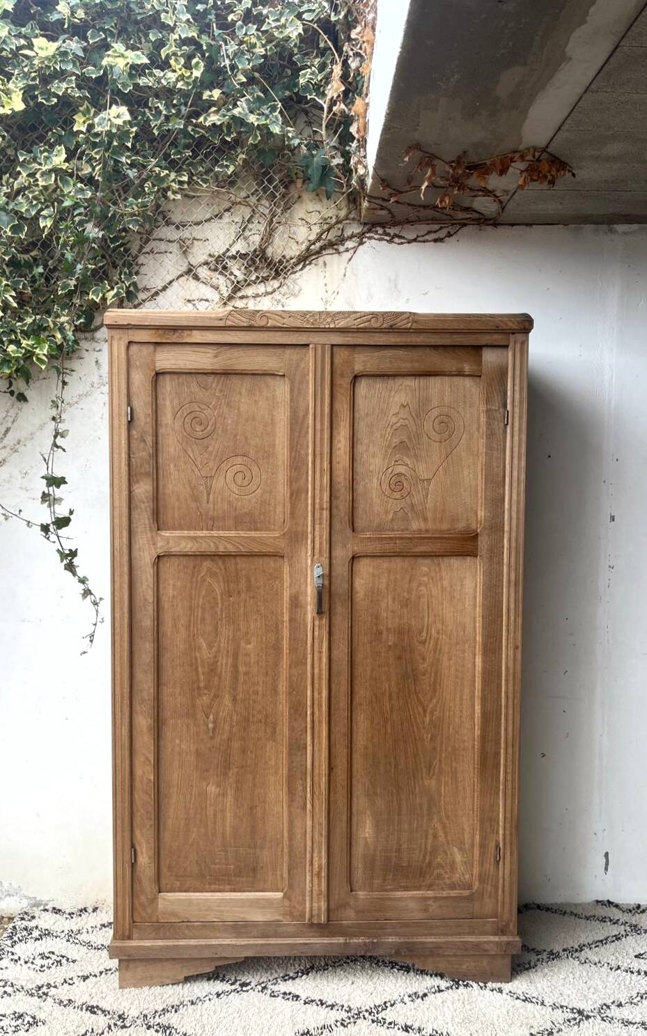 Parisian wardrobe, Art Deco wardrobe