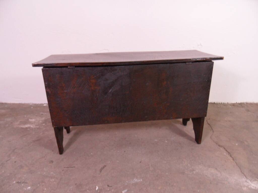 Petit coffre en bois antique en chêne