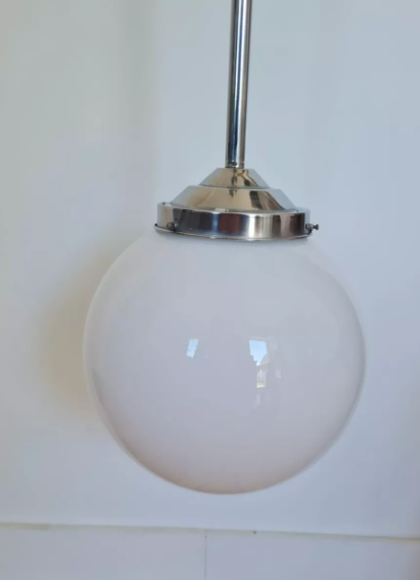 Suspension boule en opaline blanche 1930