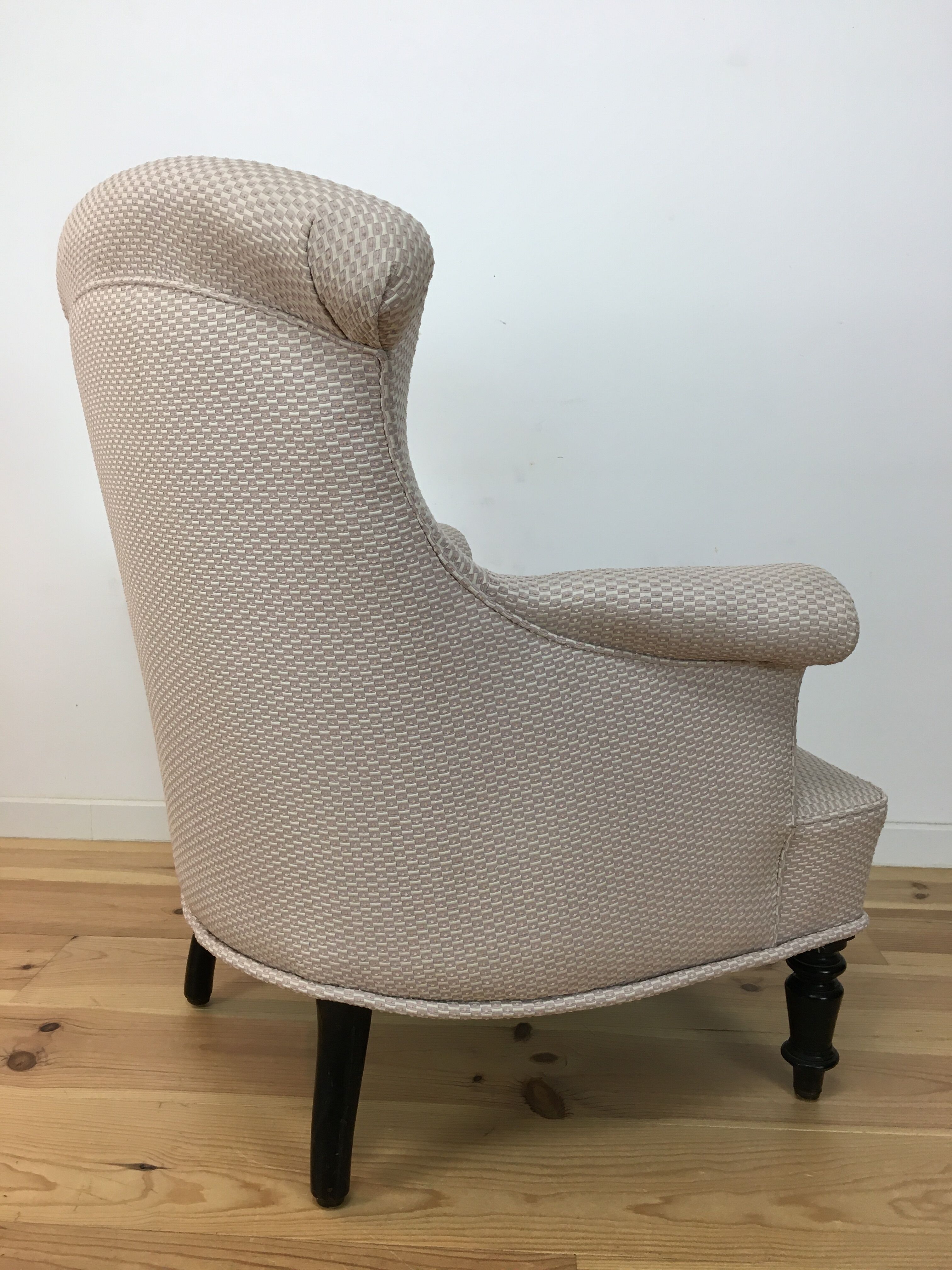 Napoleon III toad armchair forms lambrequin