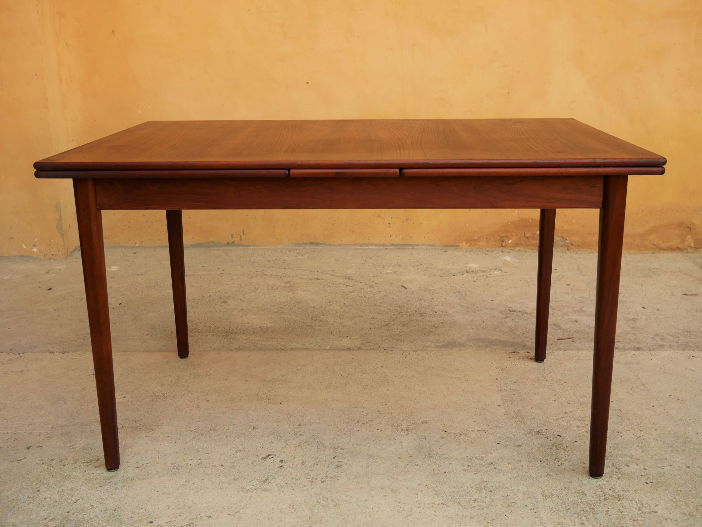 Scandinavian teak expandable dining table by Farstrup Mobelfabrik editions