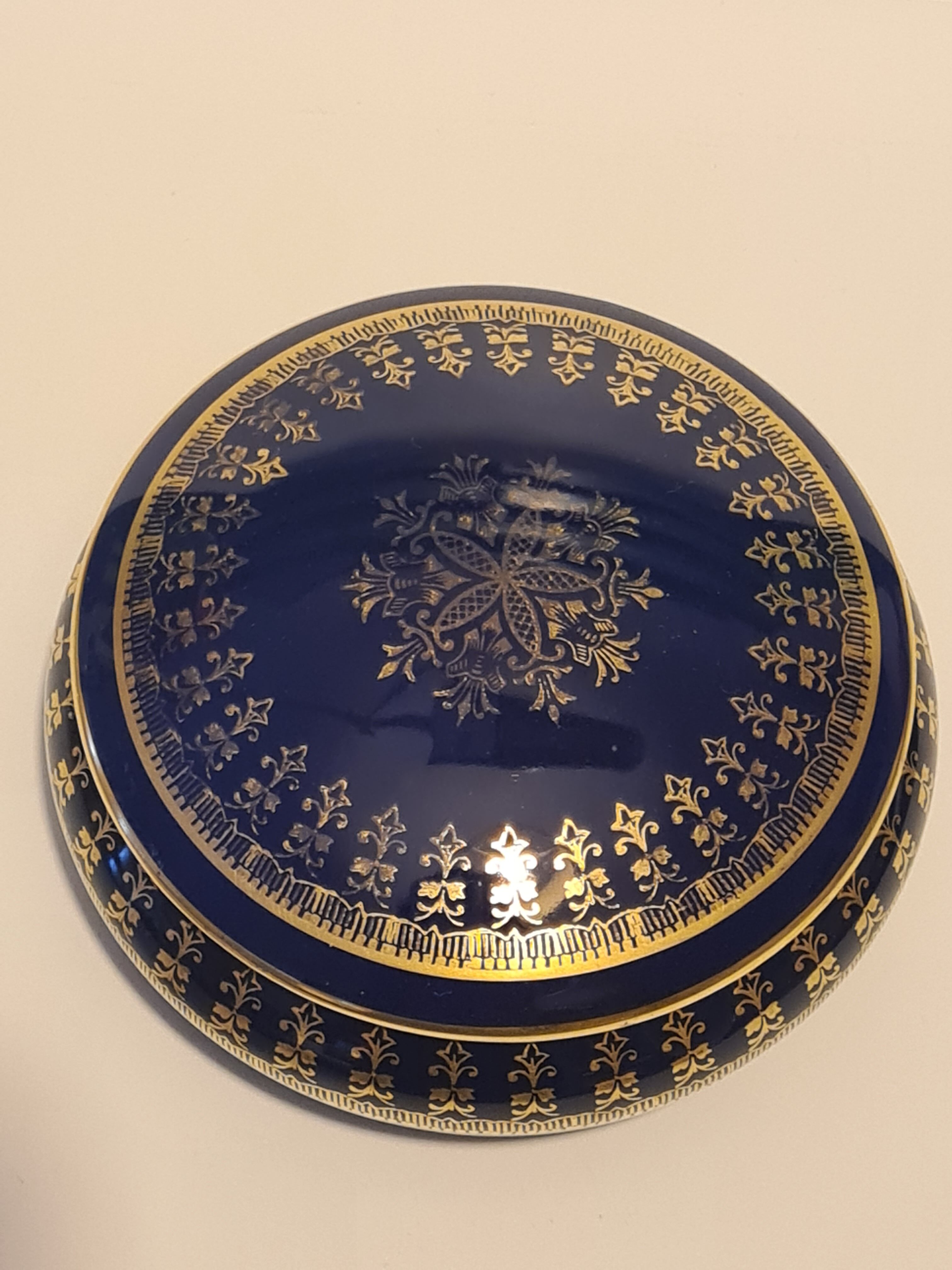 Boîte porcelaine de Limoges Bleu et Or décor floral