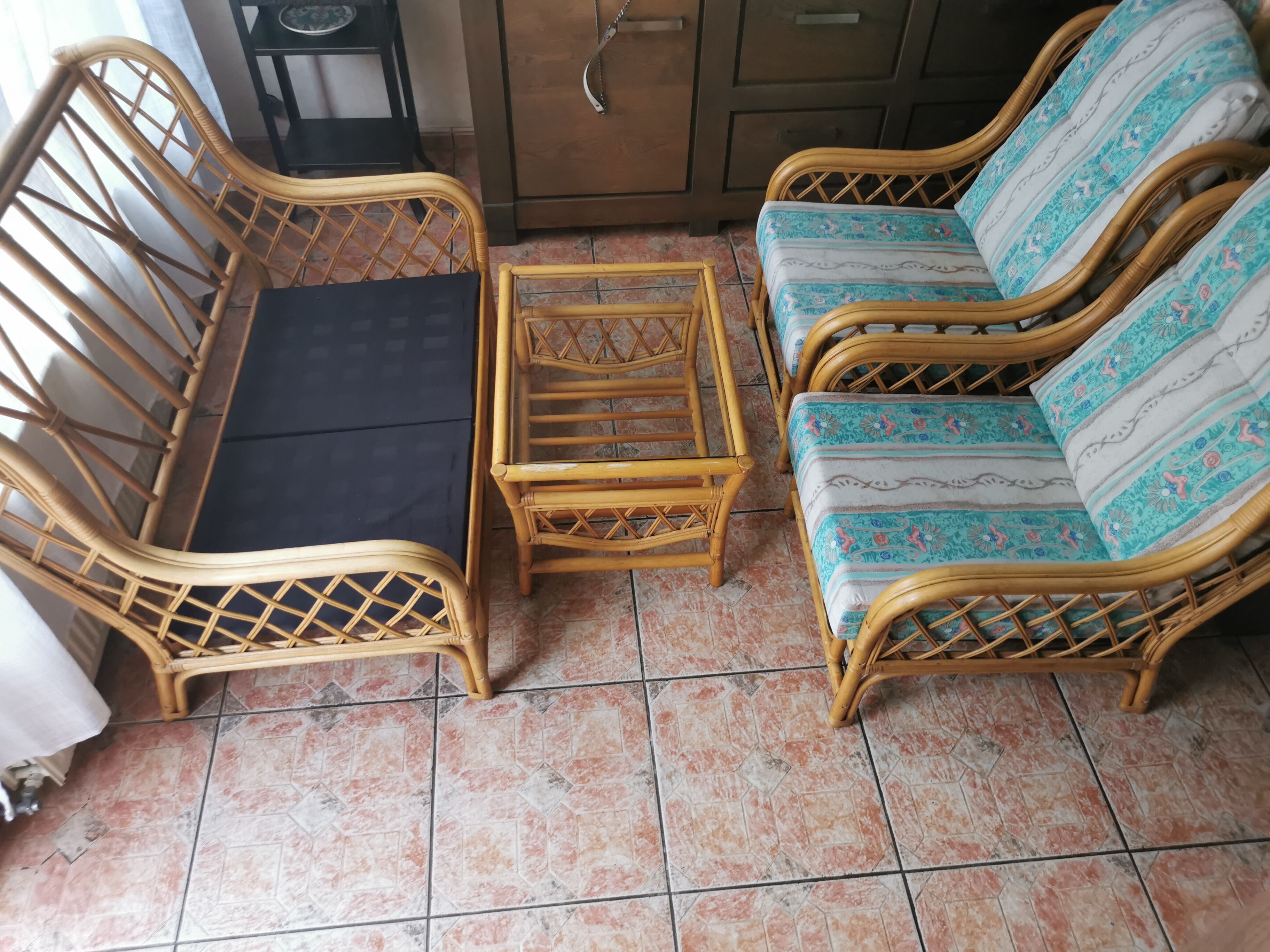 Vintage rattan salon