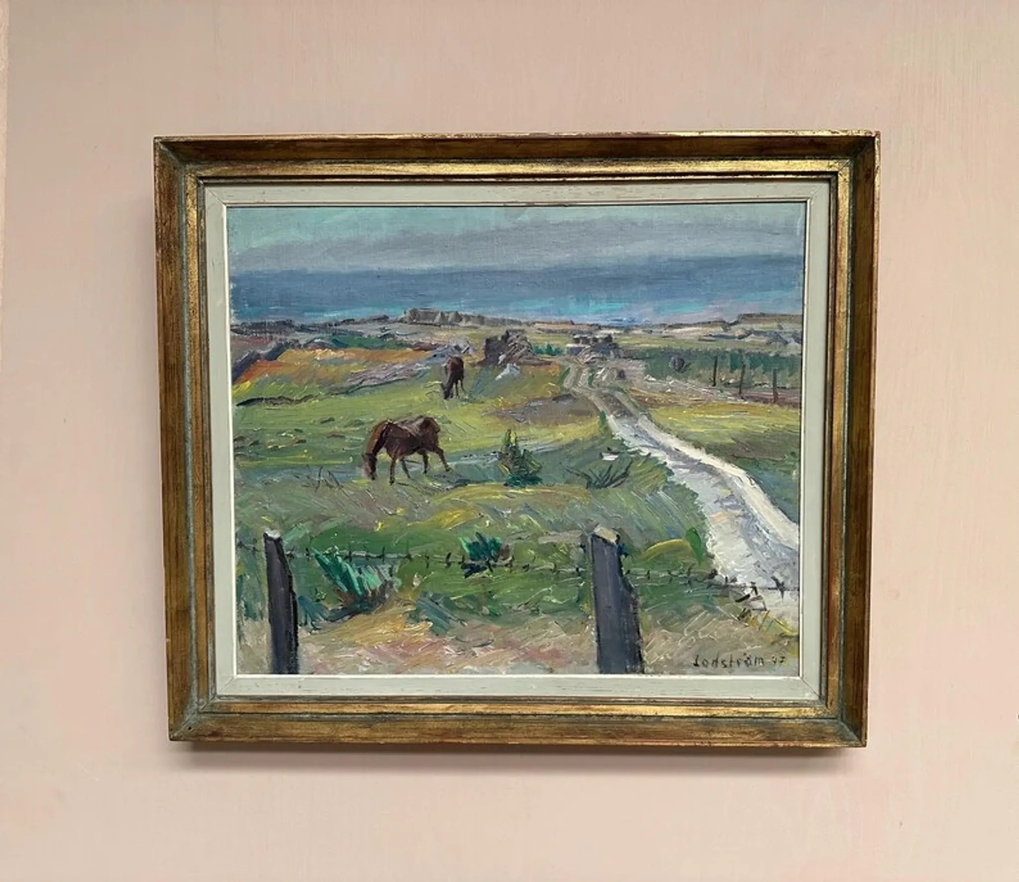 Original Swedish Oil on Canvas – "Coastal Scene with Horses" by Georg Lodström – Signed – 1947 – Framed – 77 × 66 cm
