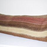 Housse de coussin brodée