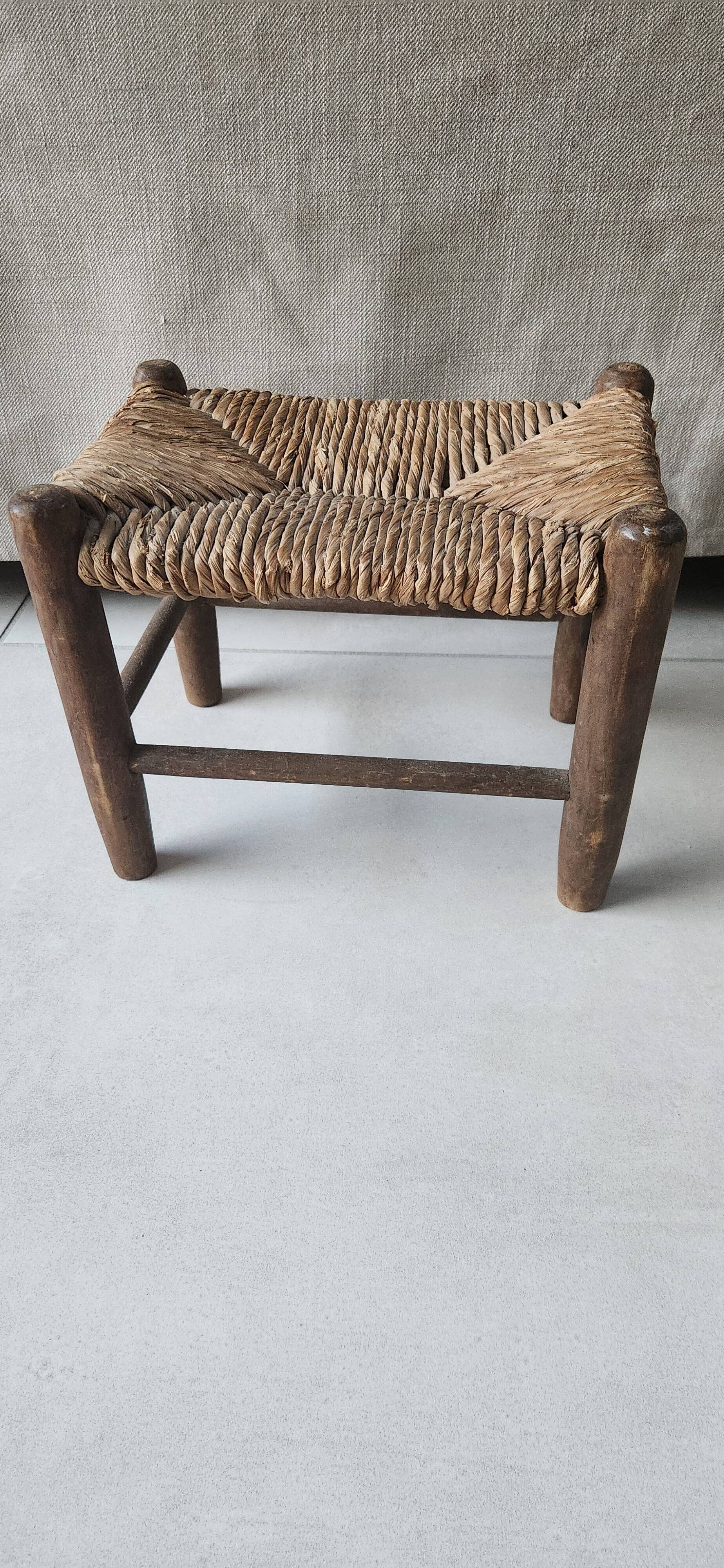 Wood and straw footrest