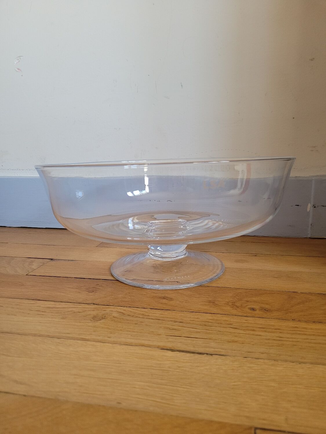 Free-standing fruit bowl