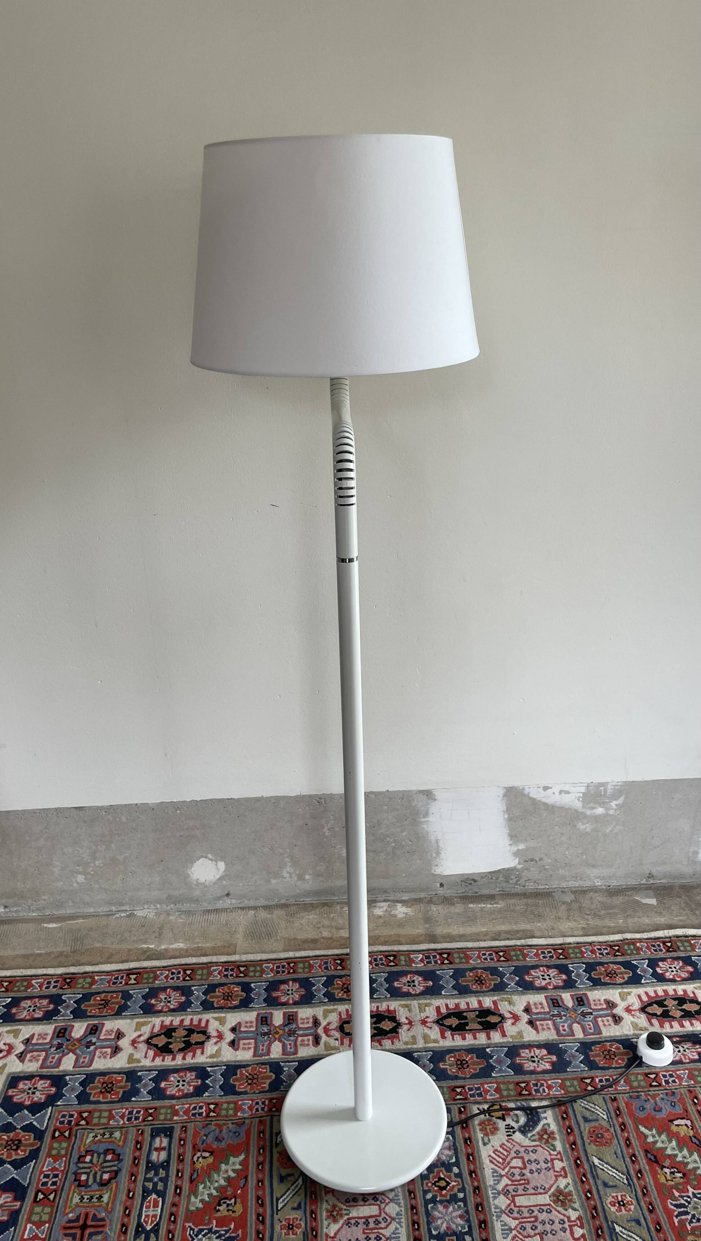 Set of two white Artifort 270 retro, standing lights