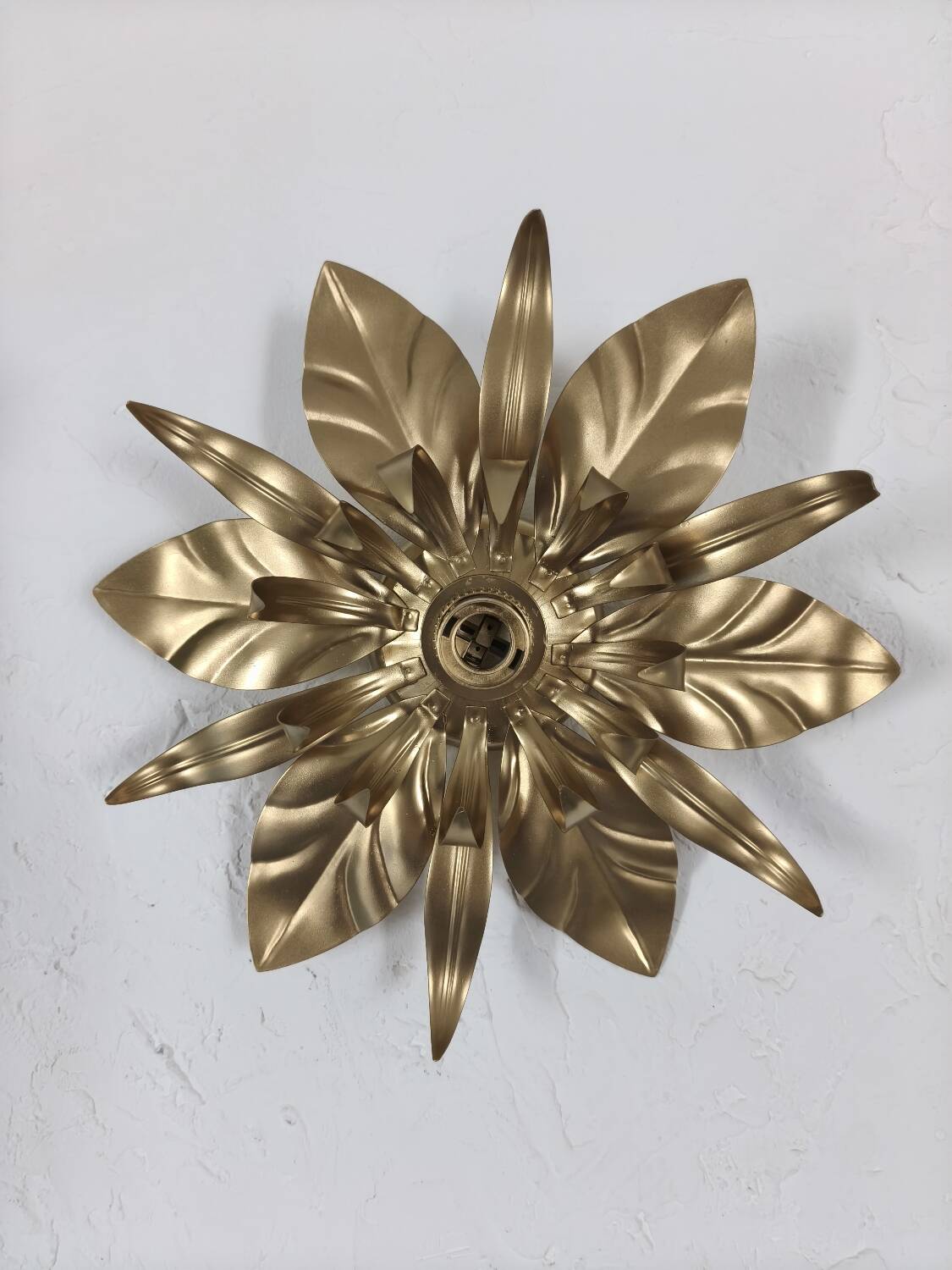 Gold metal flower wall light