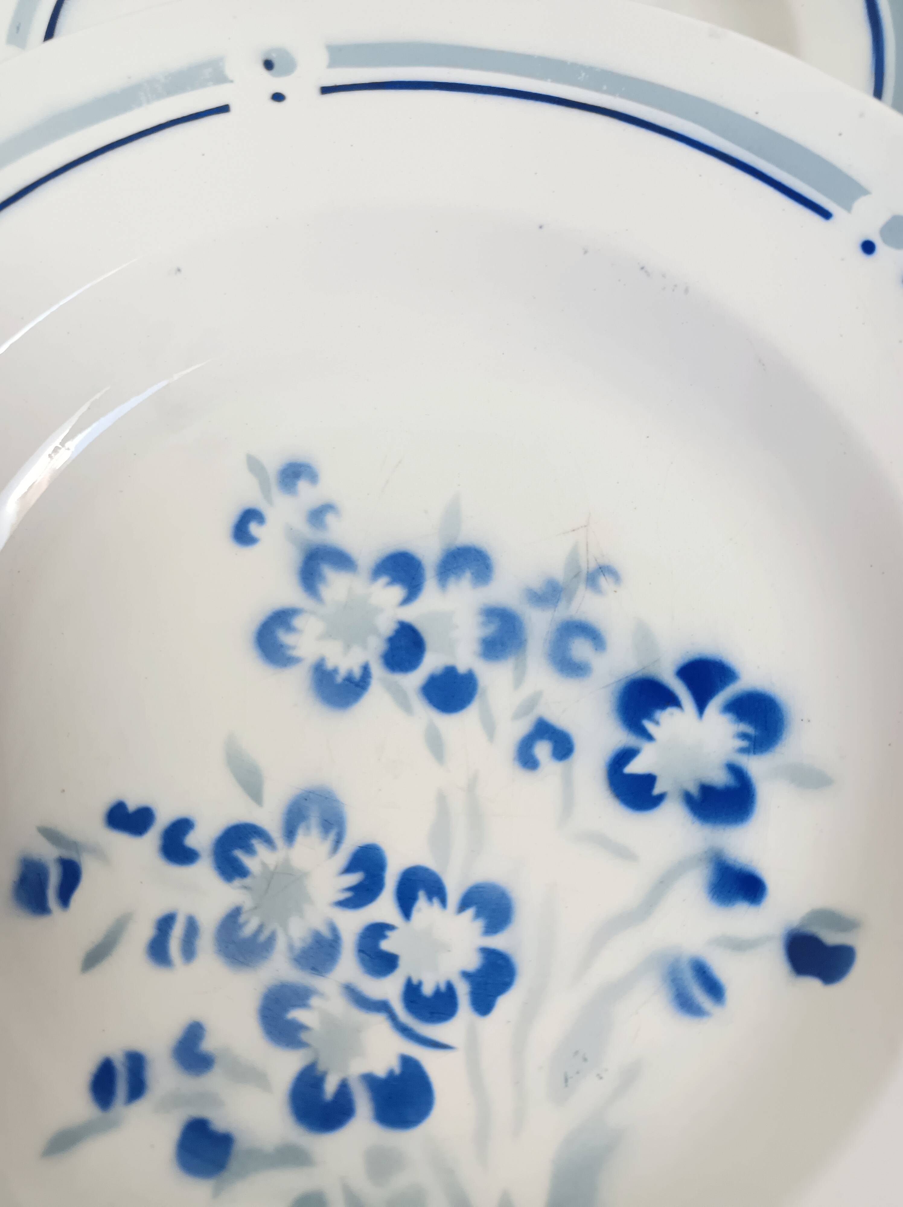 Set of 5 Longchamp plates