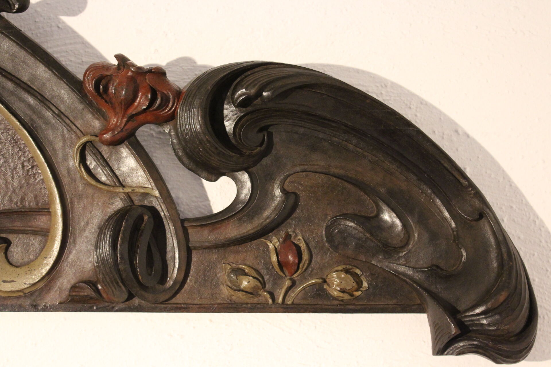 Art nouveau pediment