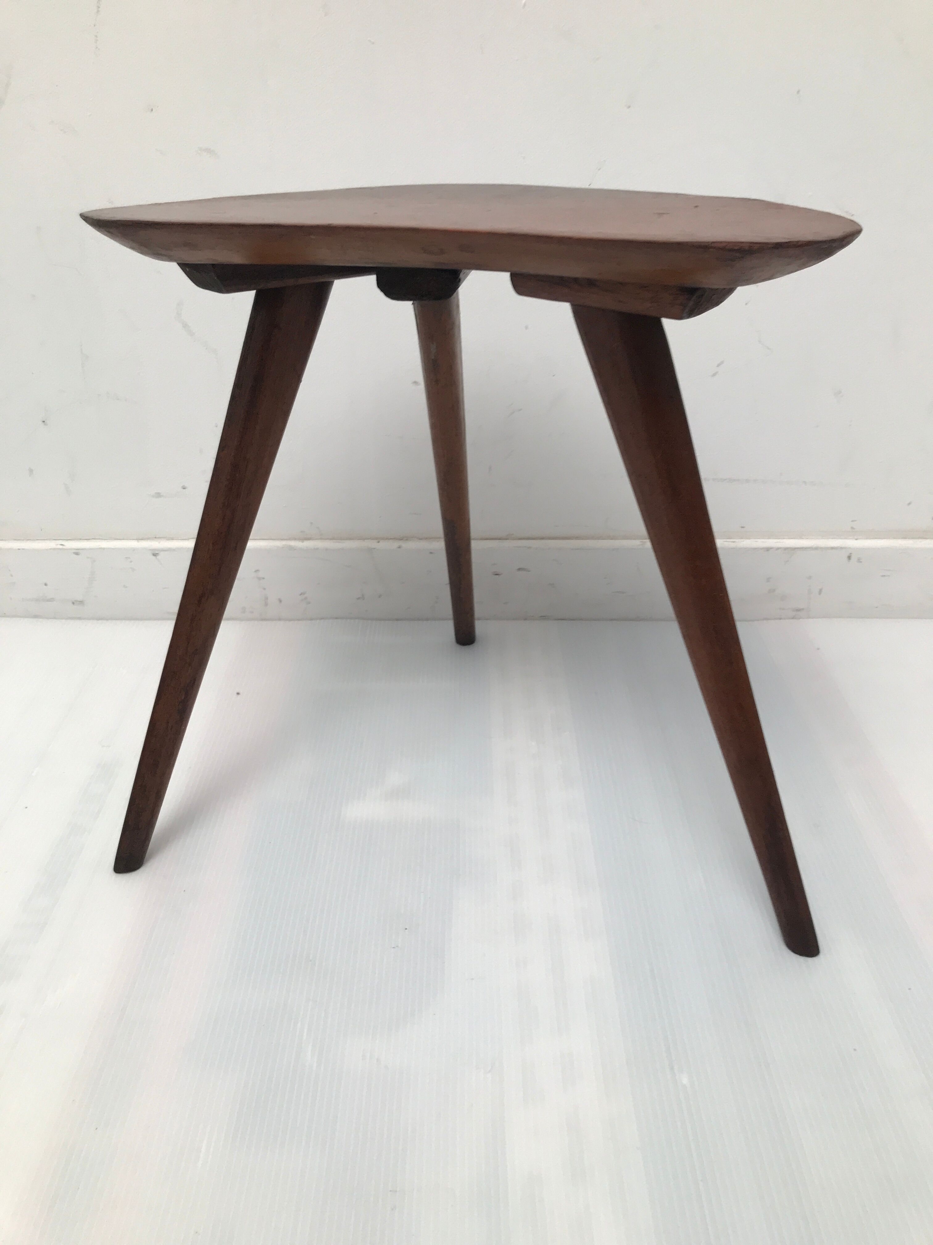 Vintage tripody tabout shape triangle annee 60