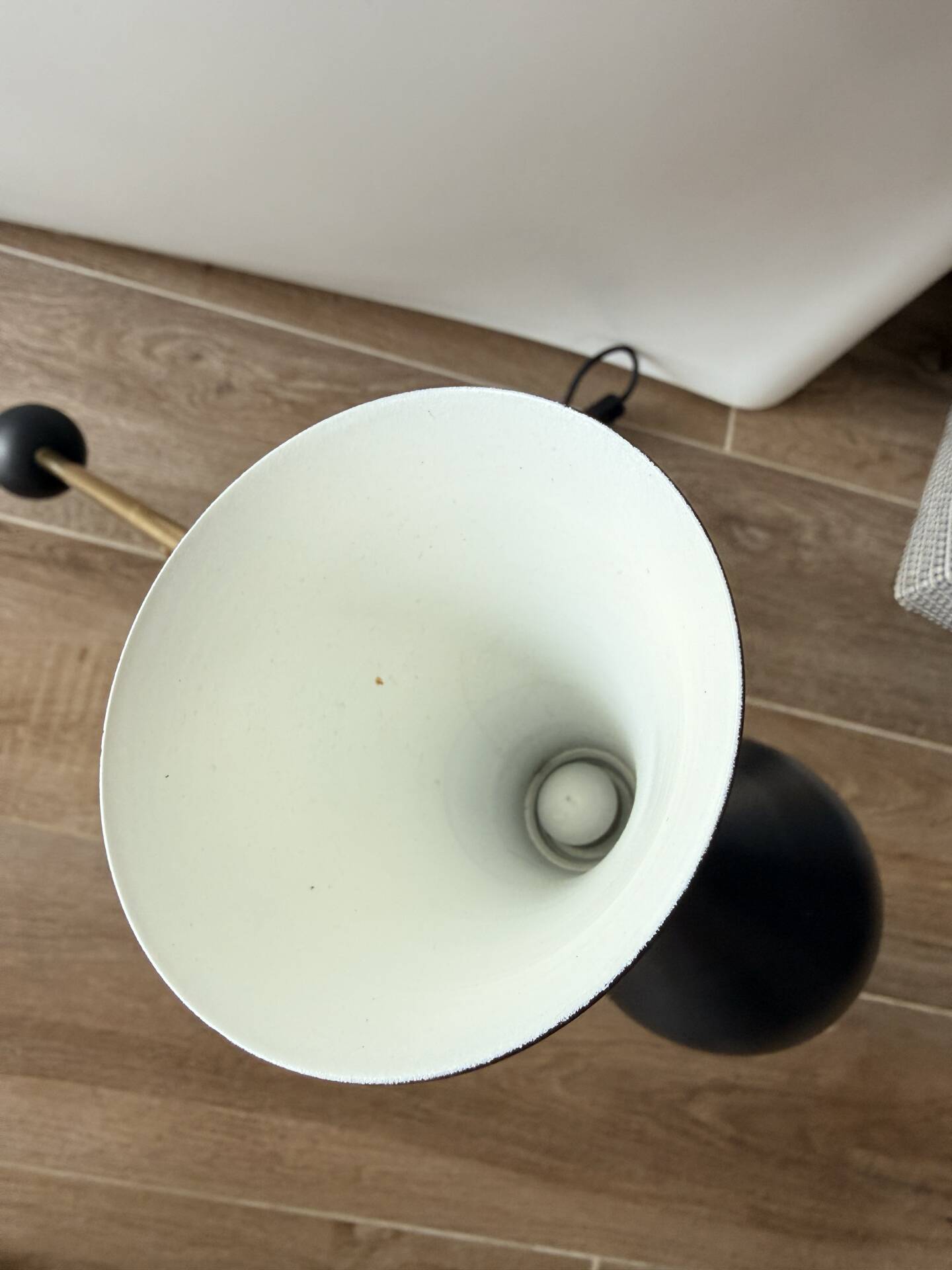 Eichholtz Cordero desk lamp in brass, black metal and marble.