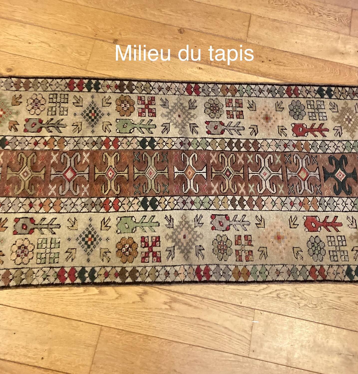 Hand-knotted oriental rug made of pure wool.